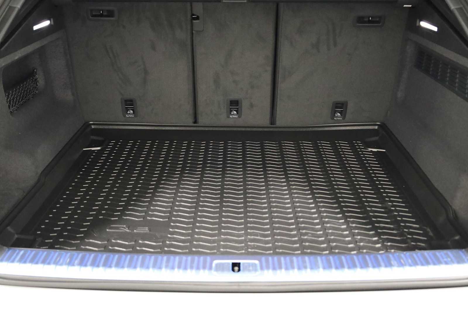 Thumbnail: 2026 Audi Q8 - 46