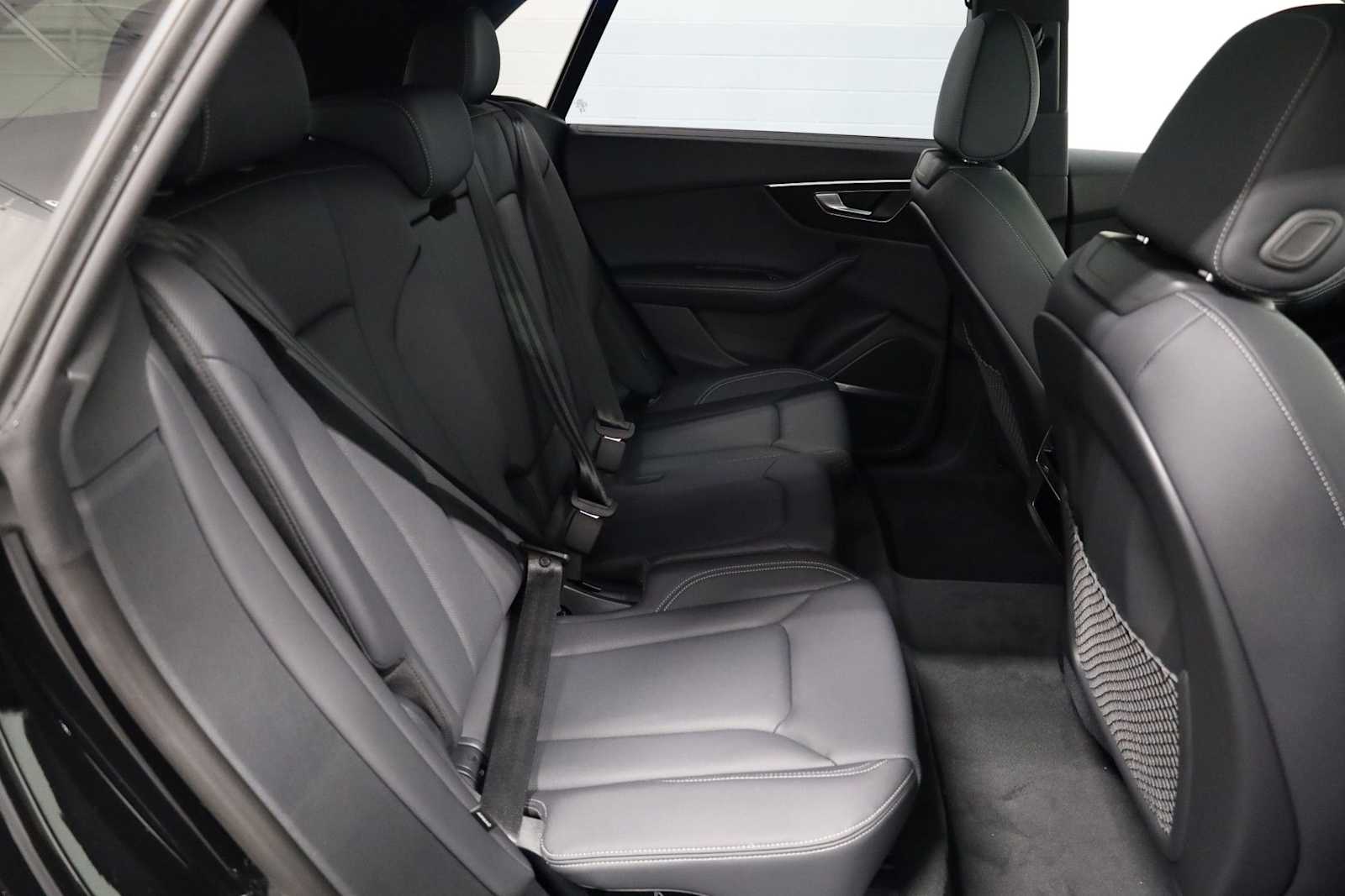 Thumbnail: 2026 Audi Q8 - 35