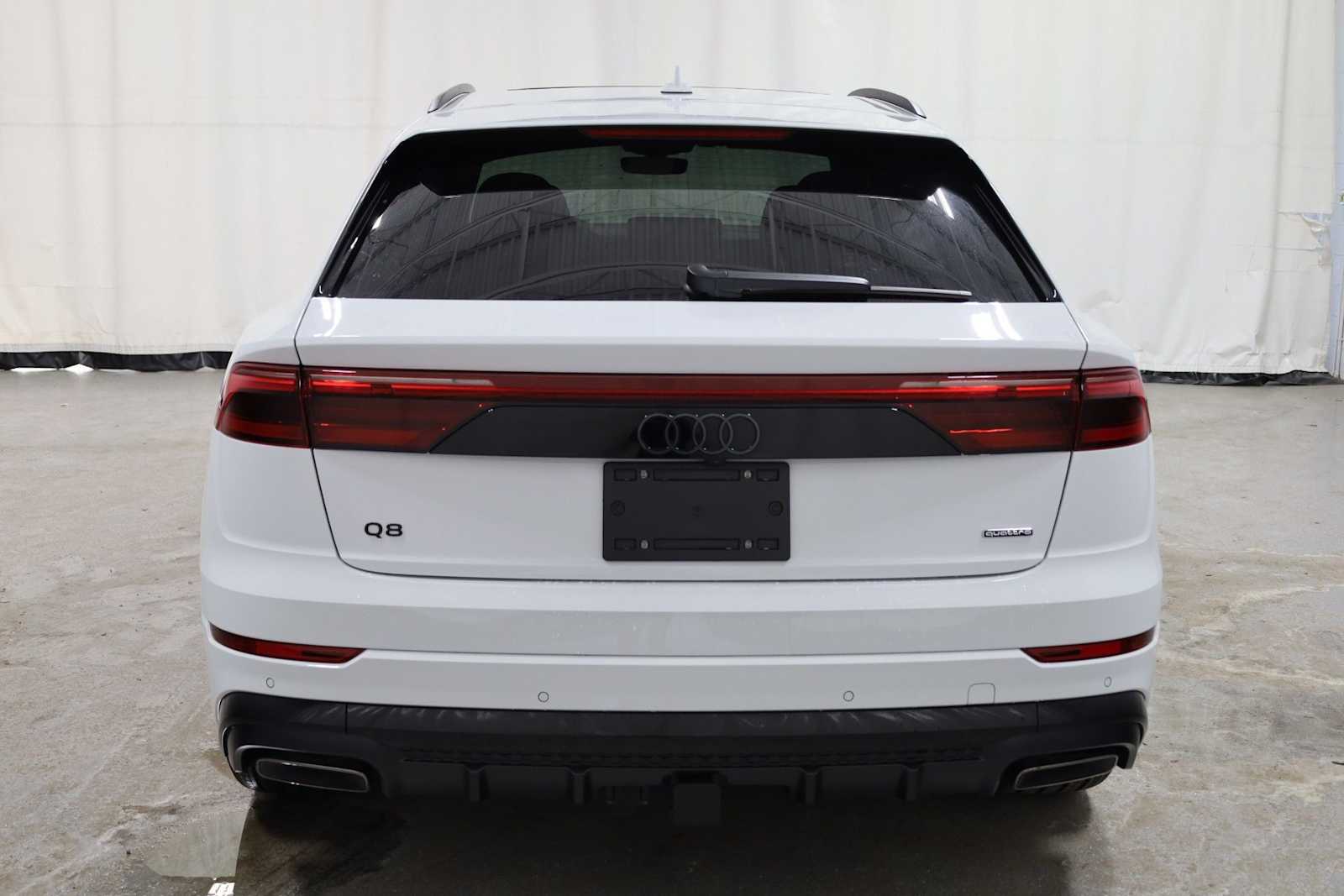 Thumbnail: 2026 Audi Q8 - 7