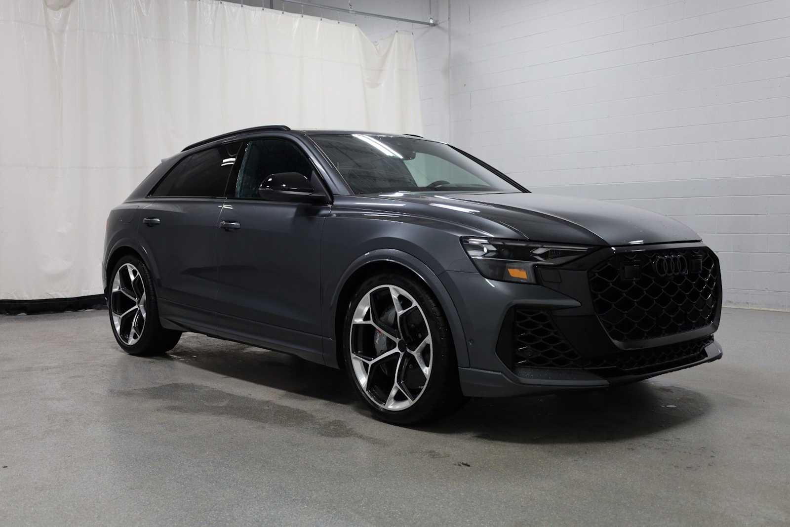 Thumbnail: 2026 Audi RS Q8 - 13