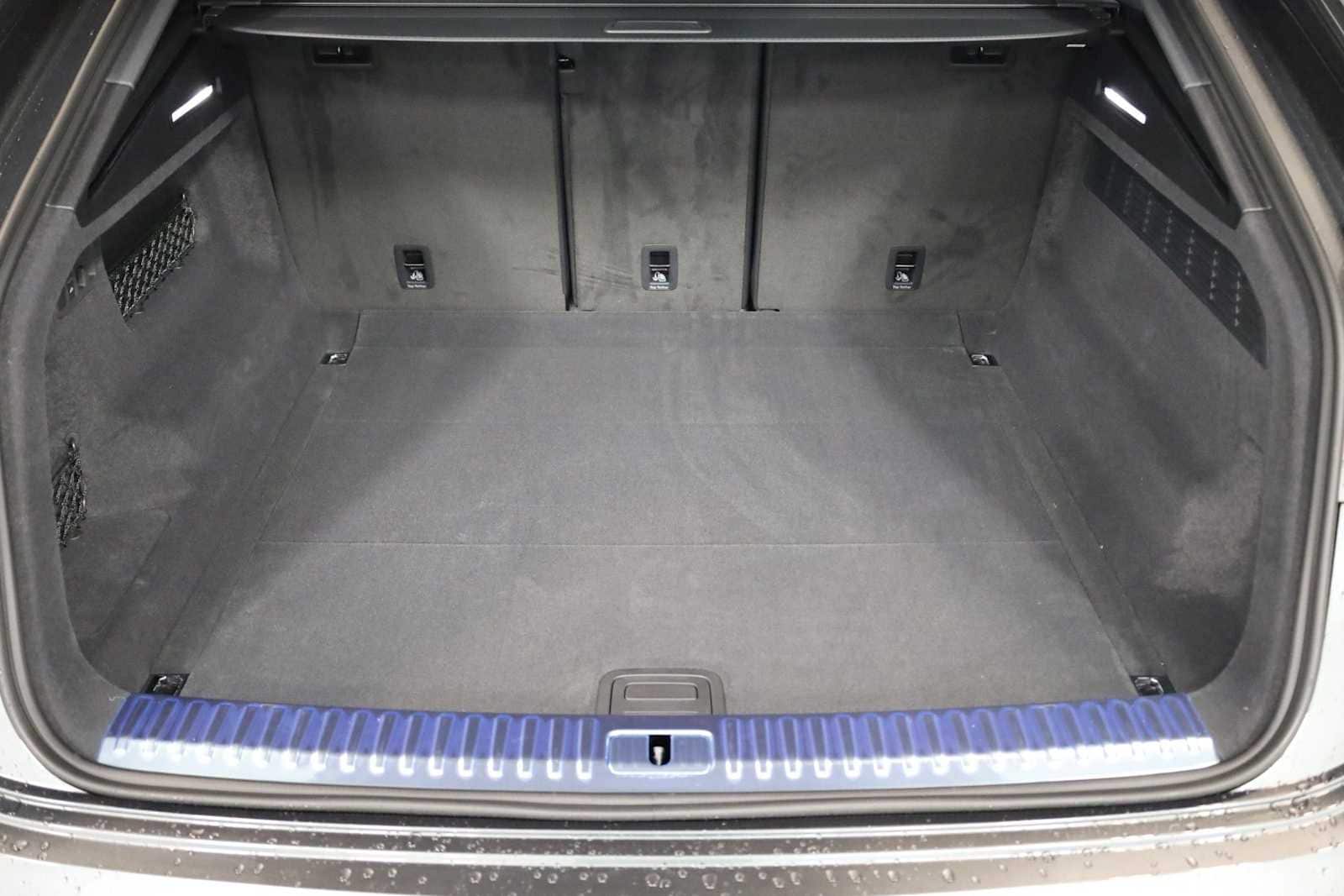 Thumbnail: 2026 Audi Q8 - 38