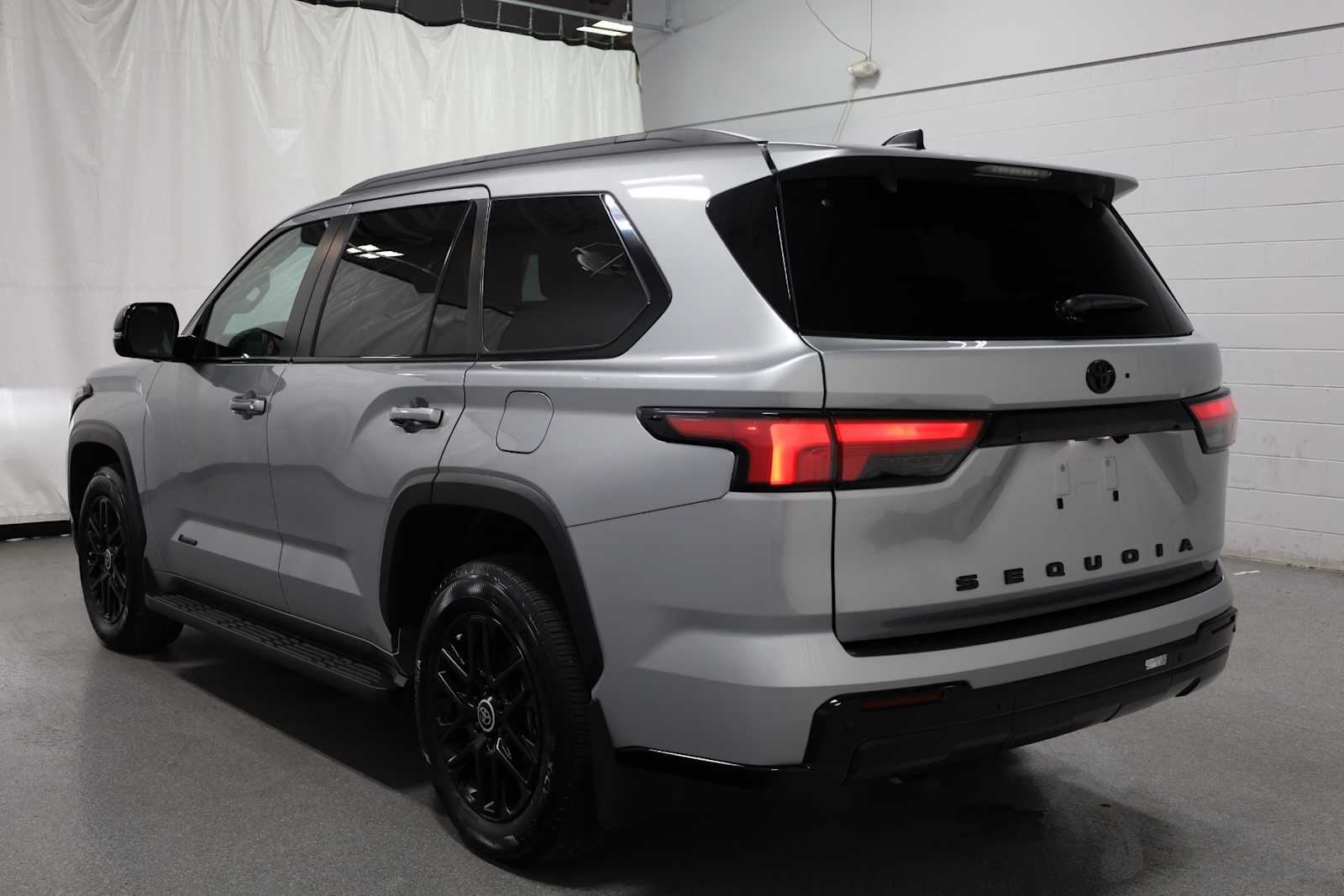 2024 Toyota Sequoia Platinum photo 3