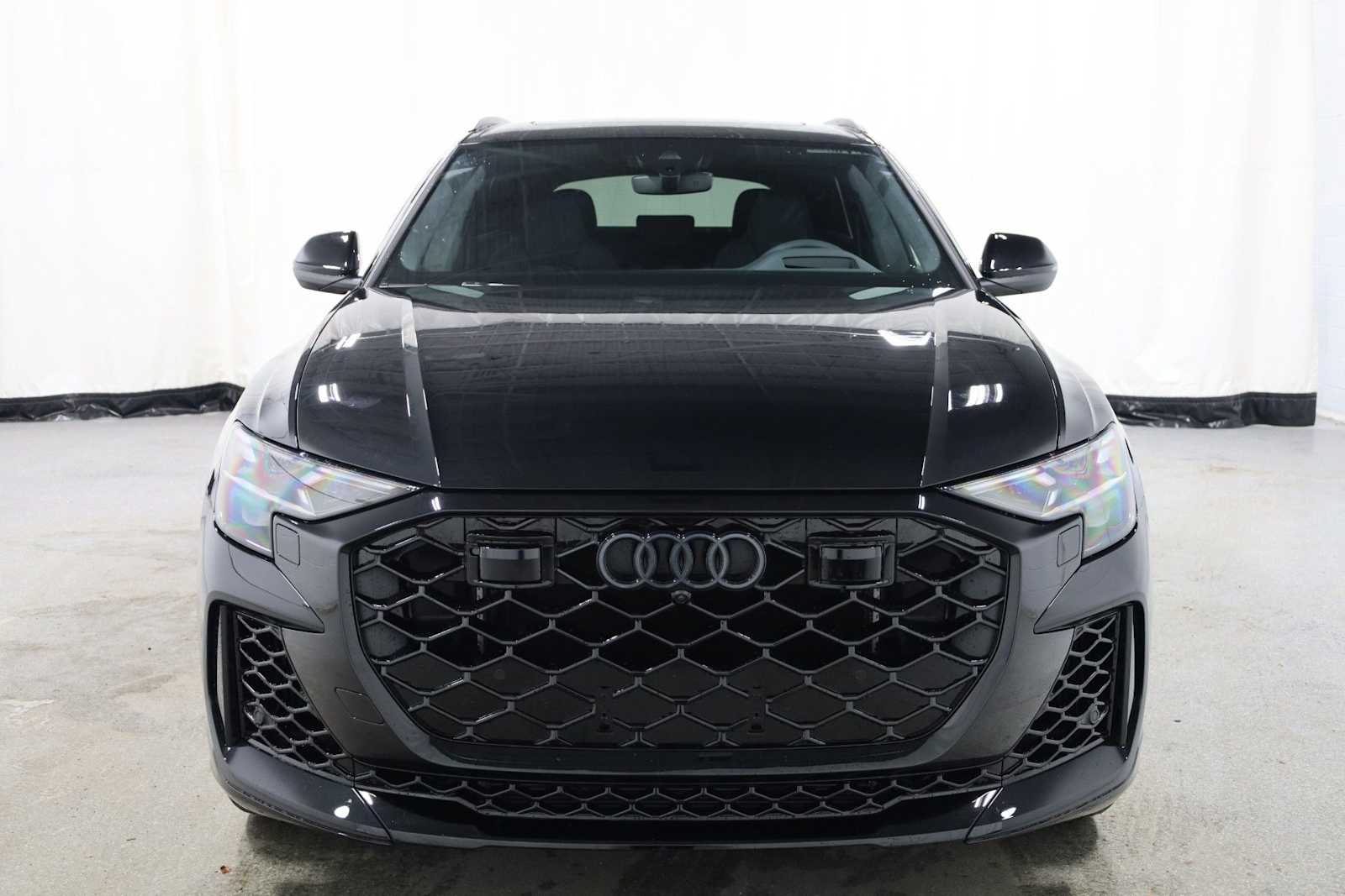 Thumbnail: 2026 Audi RS Q8 - 14