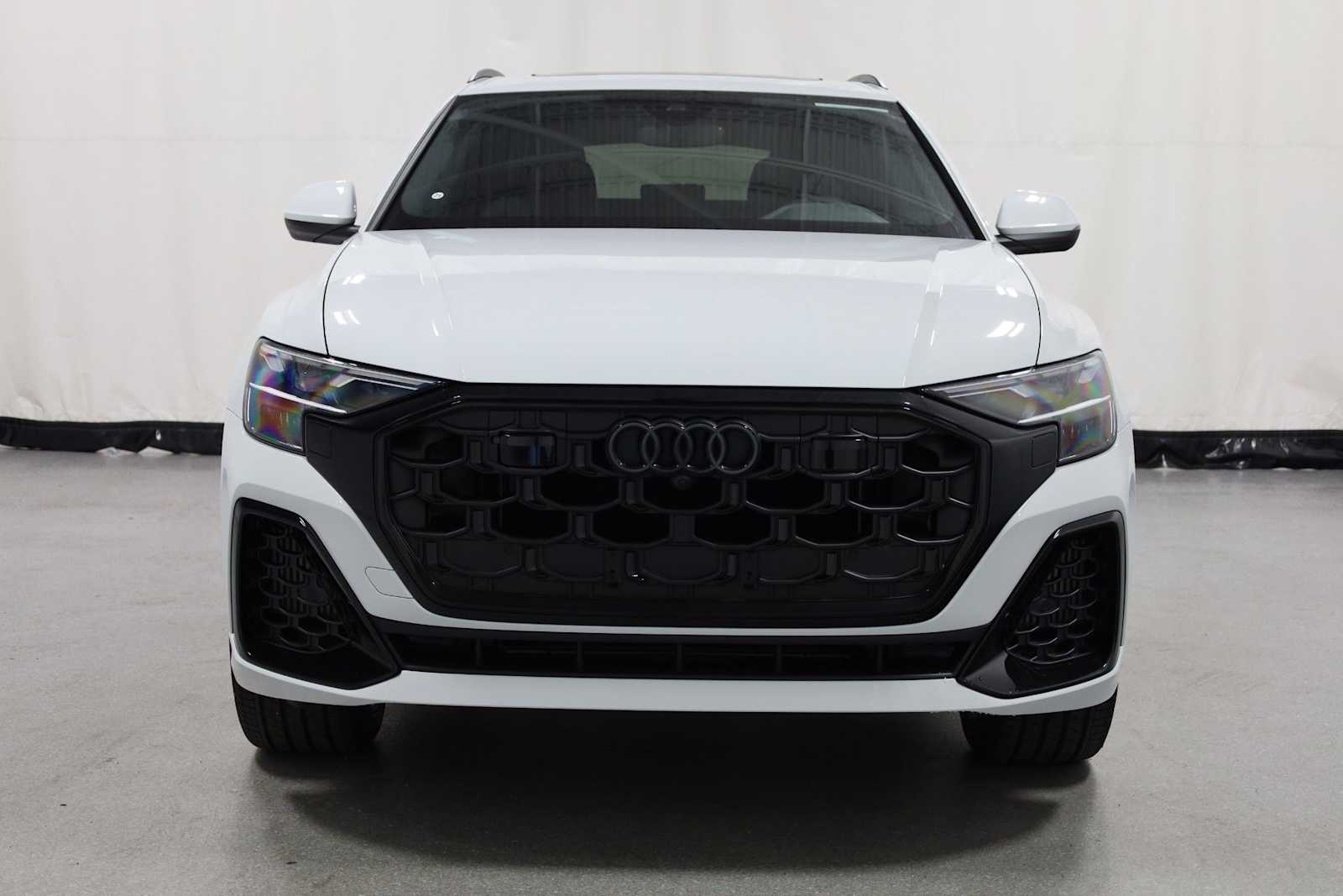 Thumbnail: 2026 Audi Q8 - 14