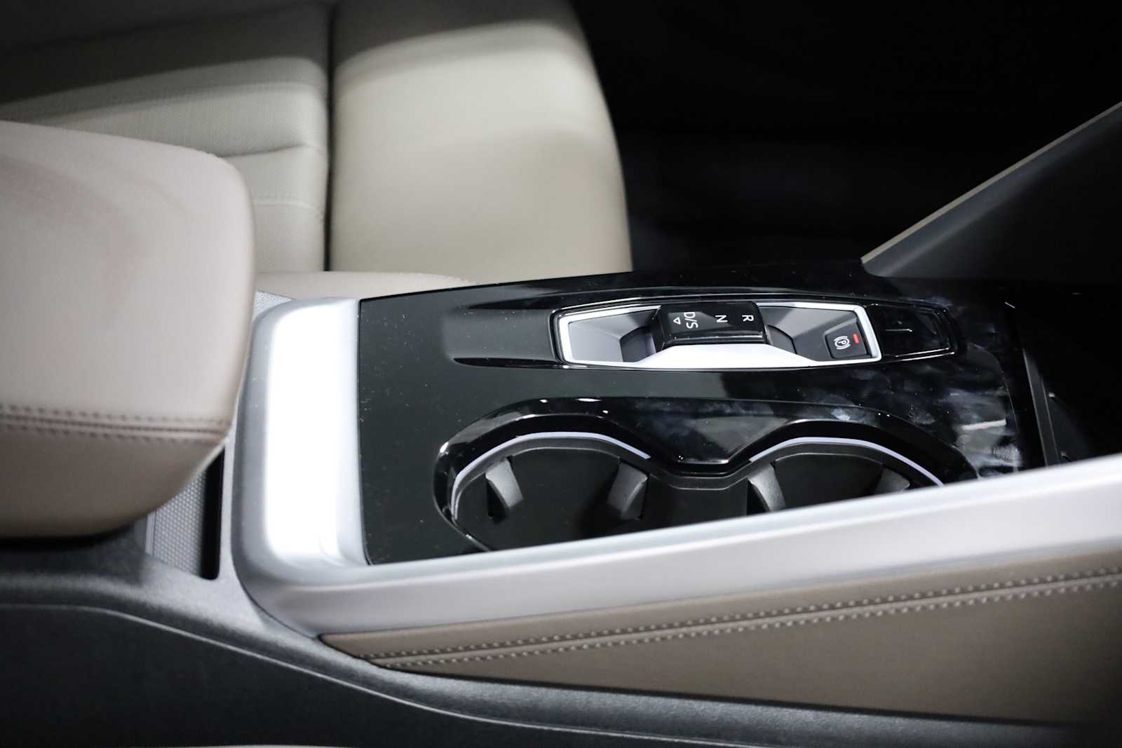 Thumbnail: 2025 Audi Q5 - 20