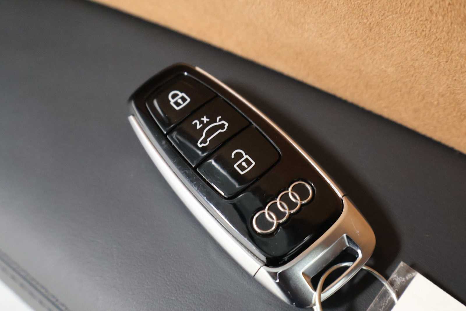 Thumbnail: 2025 Audi A8 - 41