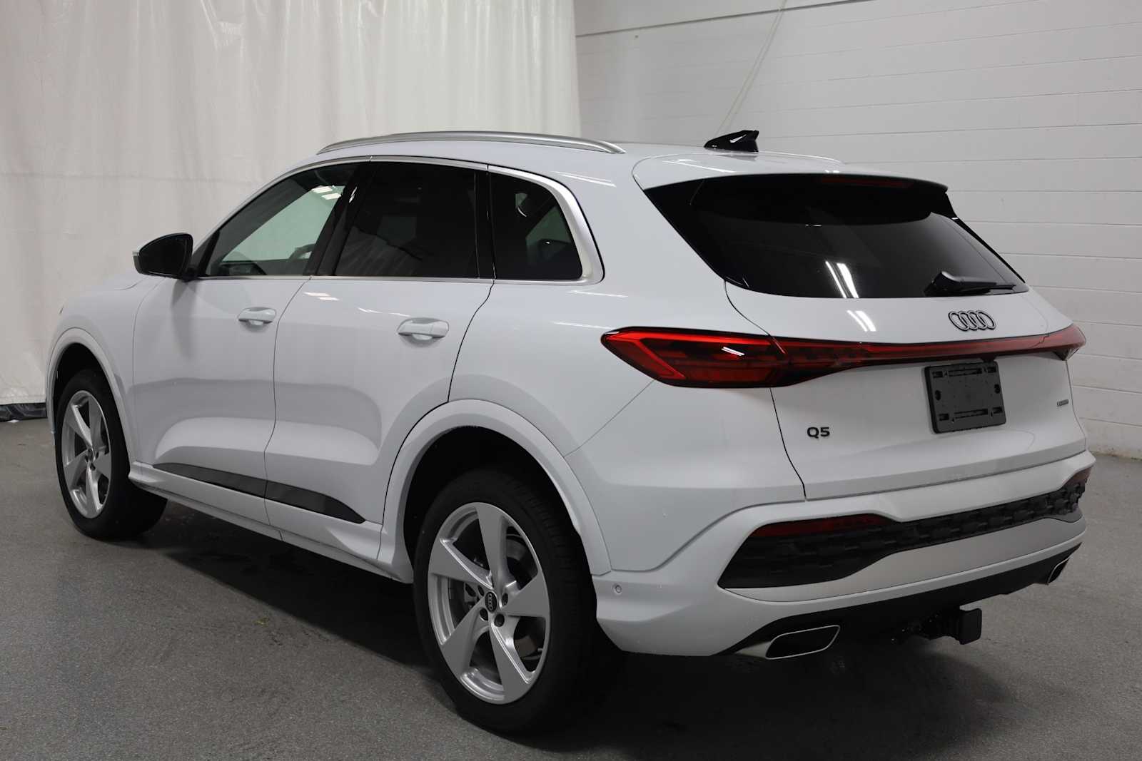Thumbnail: 2025 Audi Q5 - 3