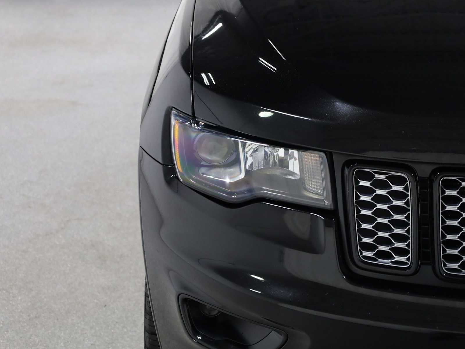 Thumbnail: 2019 Jeep Grand Cherokee - 15