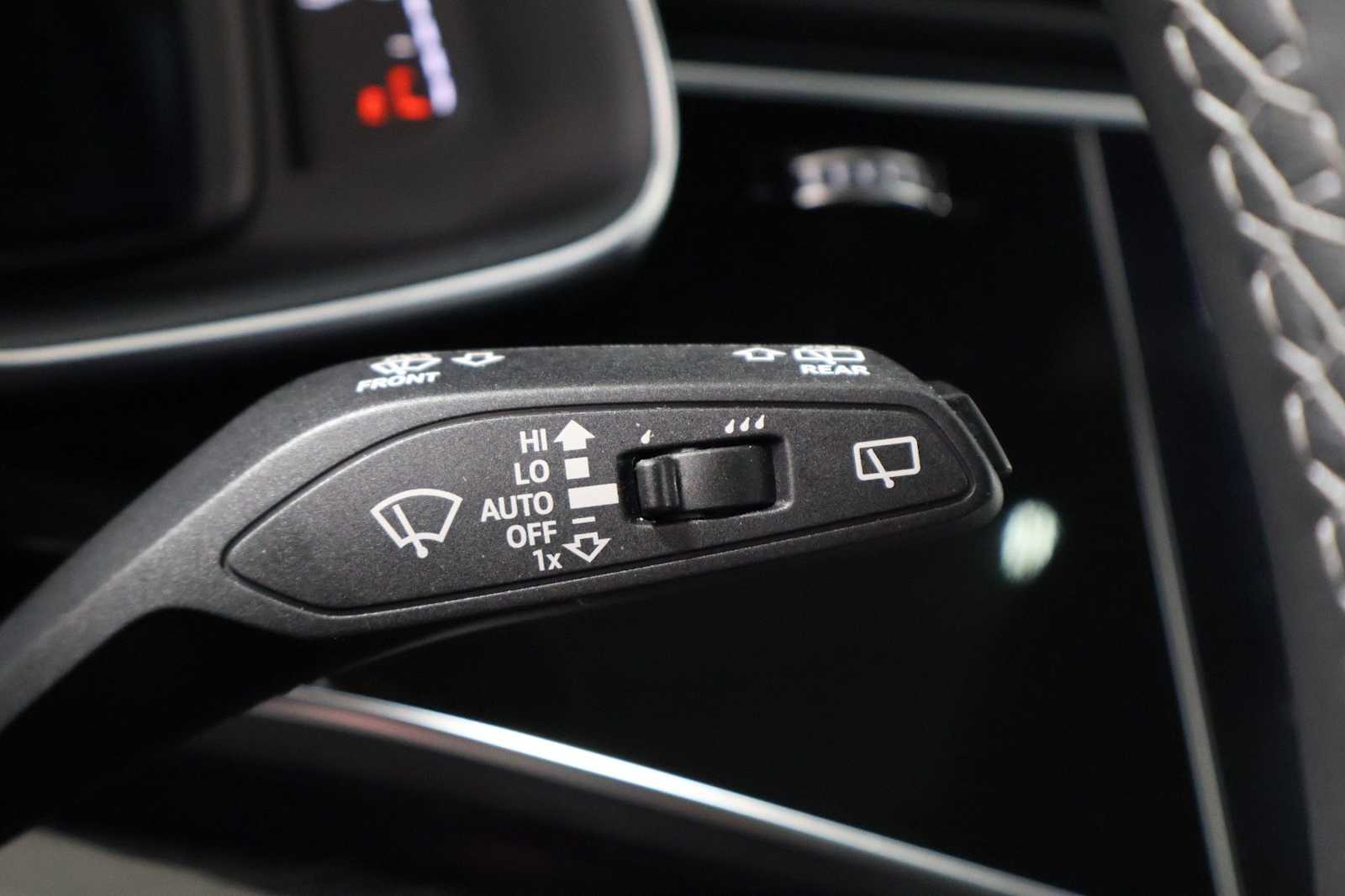 Thumbnail: 2025 Audi Q8 - 28