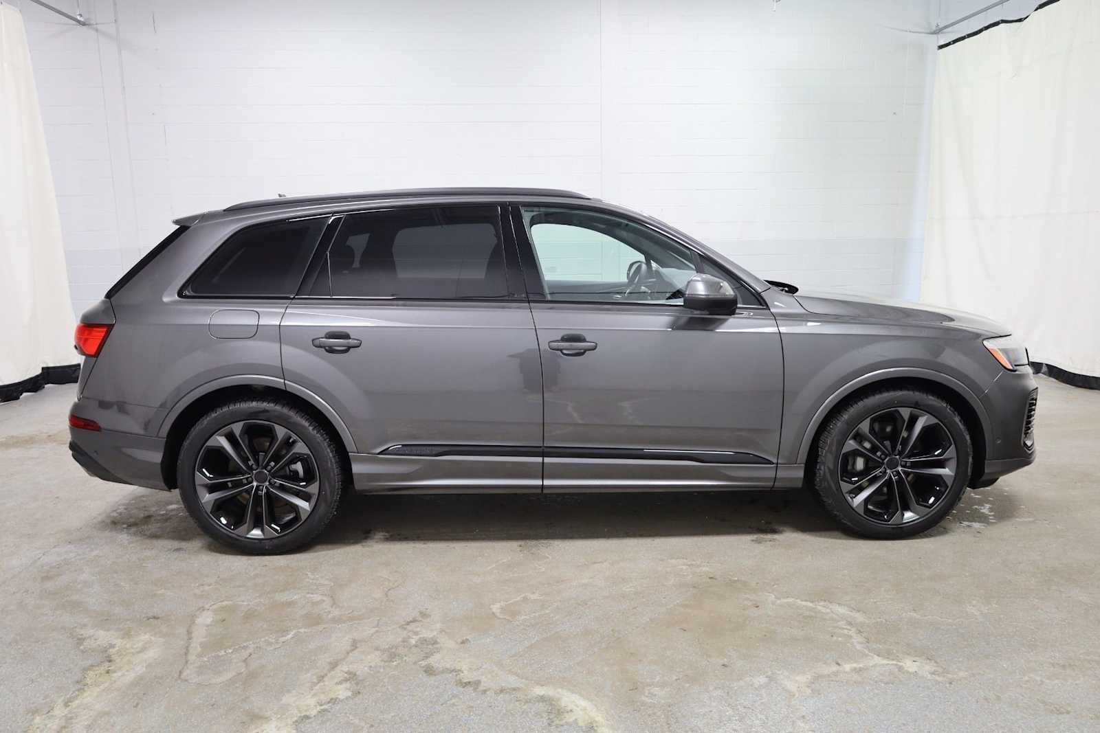 Thumbnail: 2026 Audi Q7 - 10