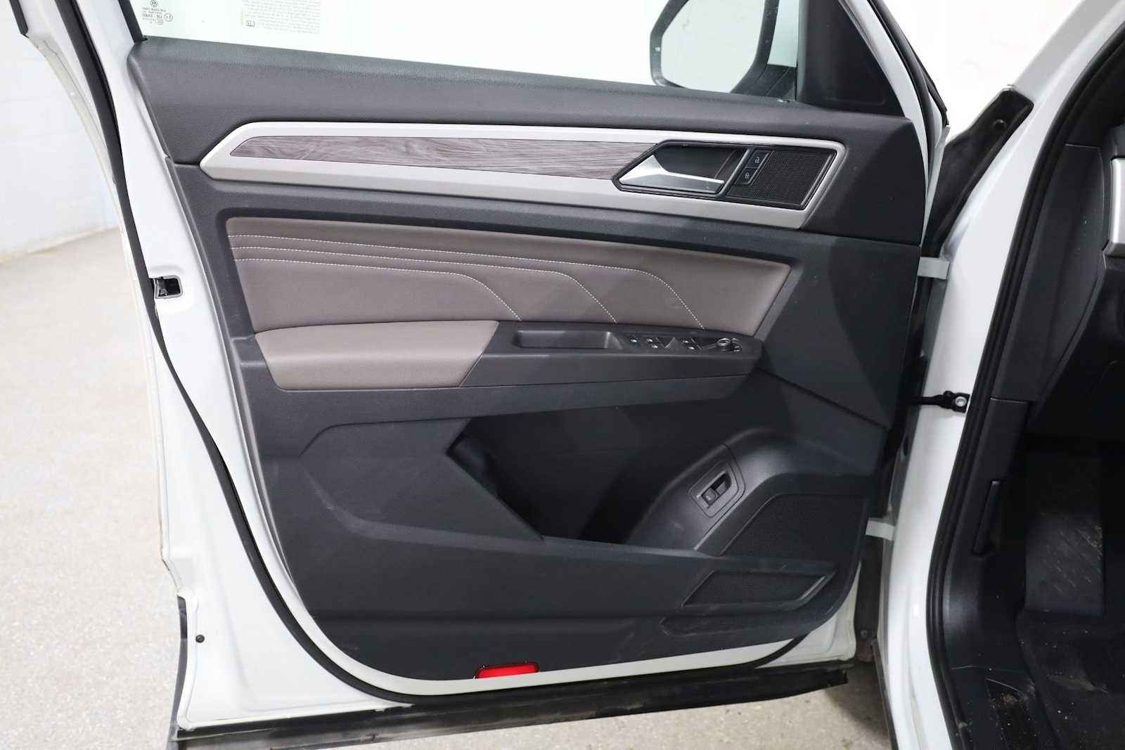 Thumbnail: 2023 Volkswagen Atlas - 16