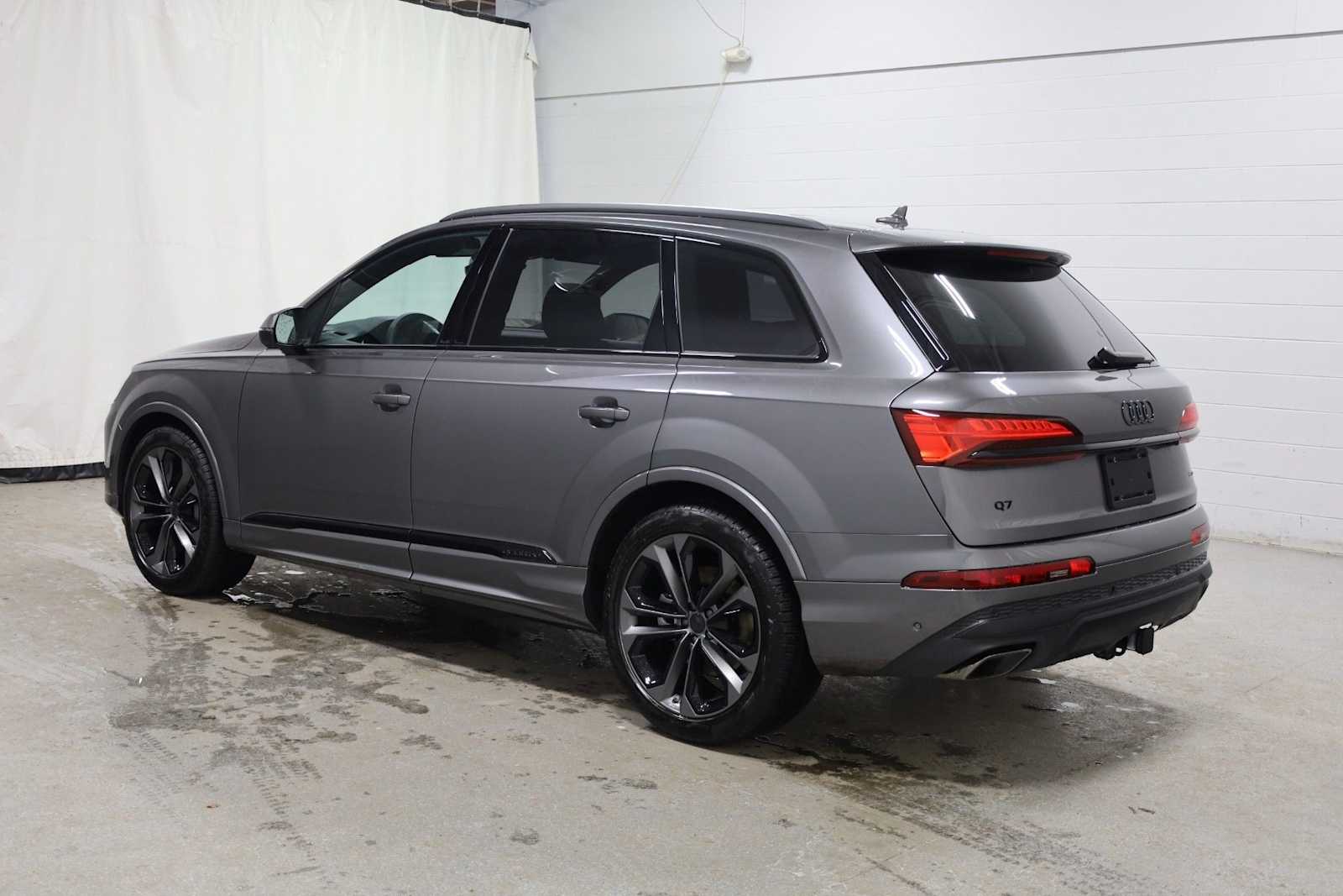 Thumbnail: 2026 Audi Q7 - 3