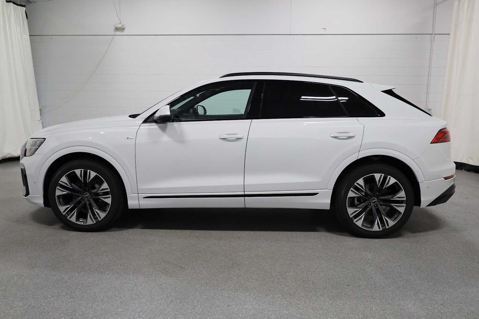 Thumbnail: 2026 Audi Q8 - 2