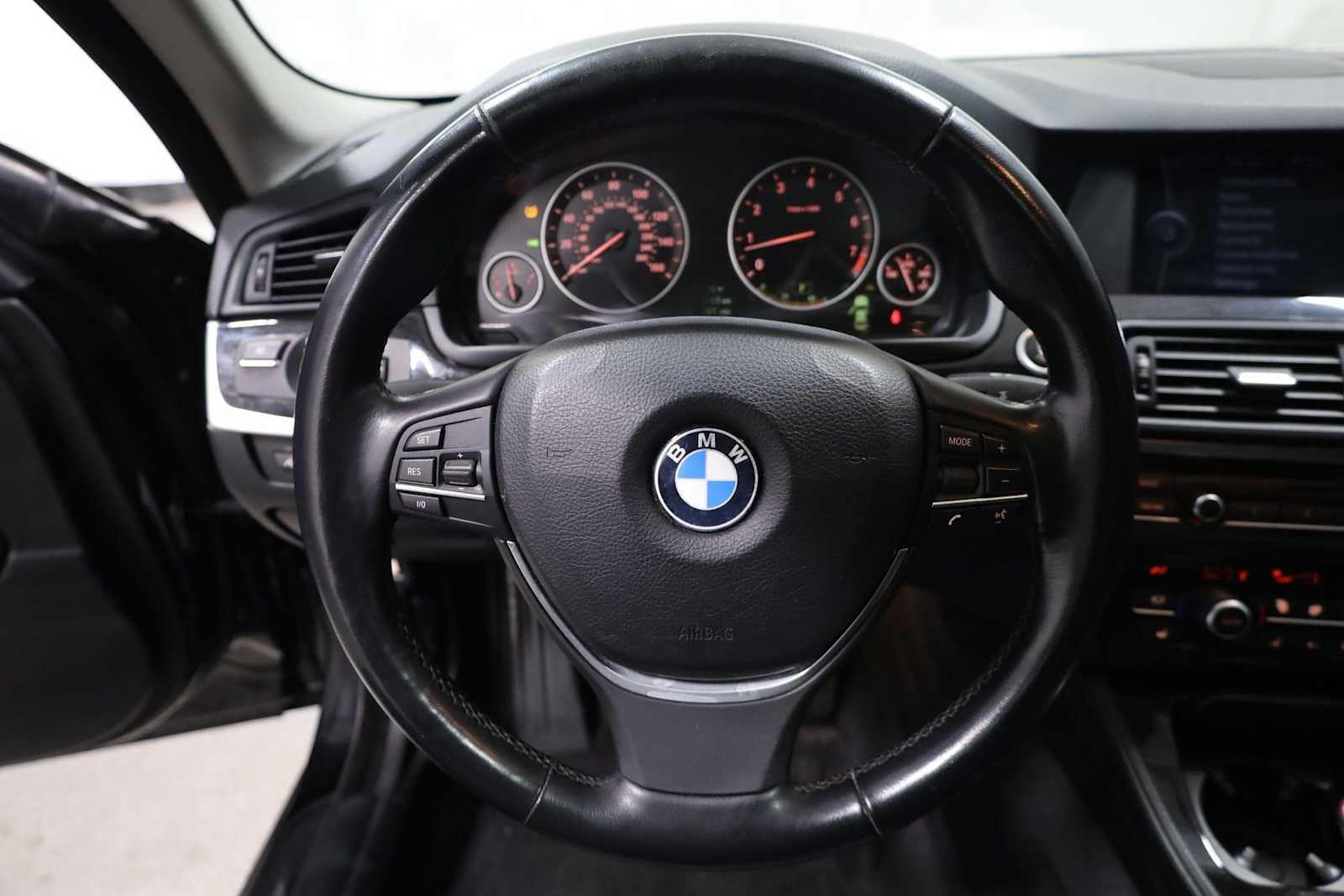 Thumbnail: 2011 BMW 5 Series - 22