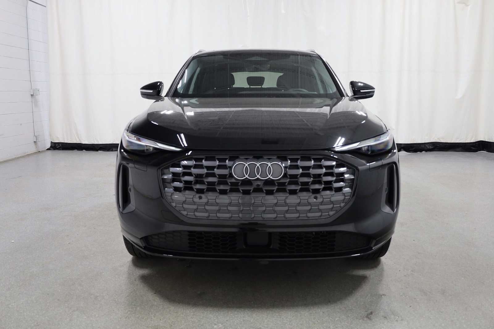 Thumbnail: 2025 Audi Q5 - 14