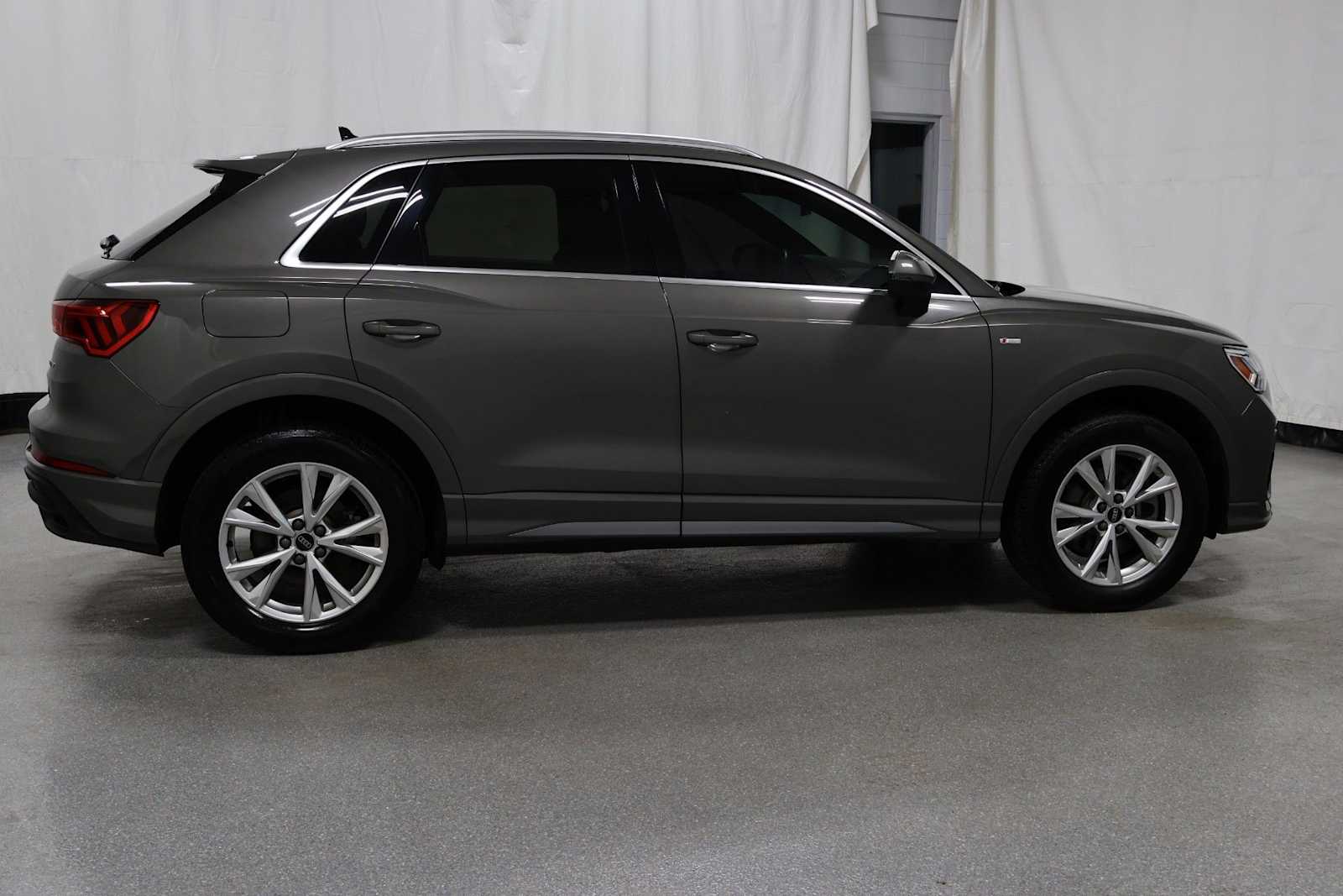 Thumbnail: 2023 Audi Q3 - 10