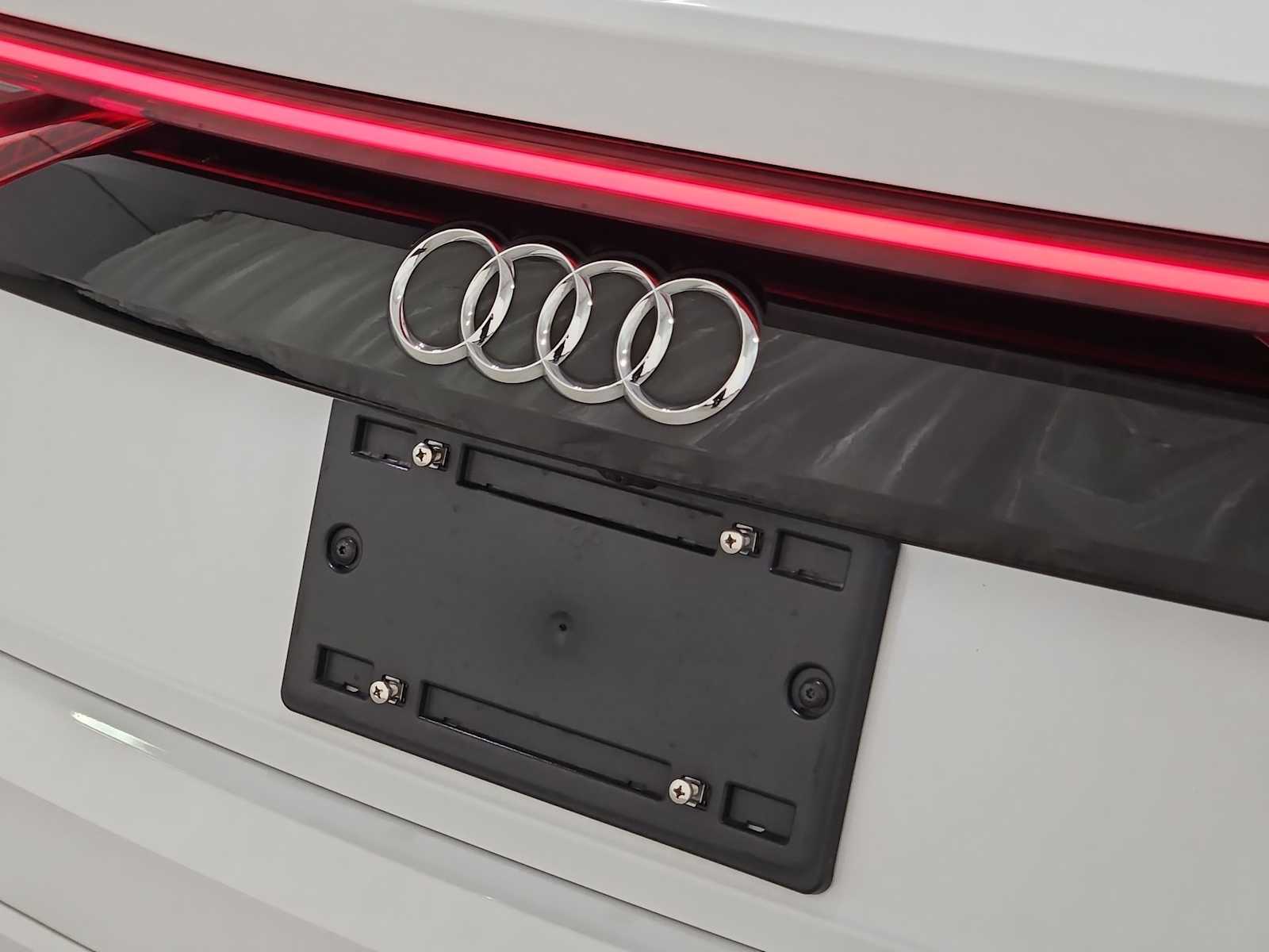 Thumbnail: 2023 Audi Q8 - 8