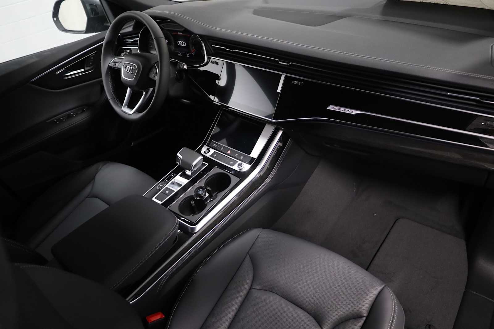 Thumbnail: 2025 Audi Q8 - 6