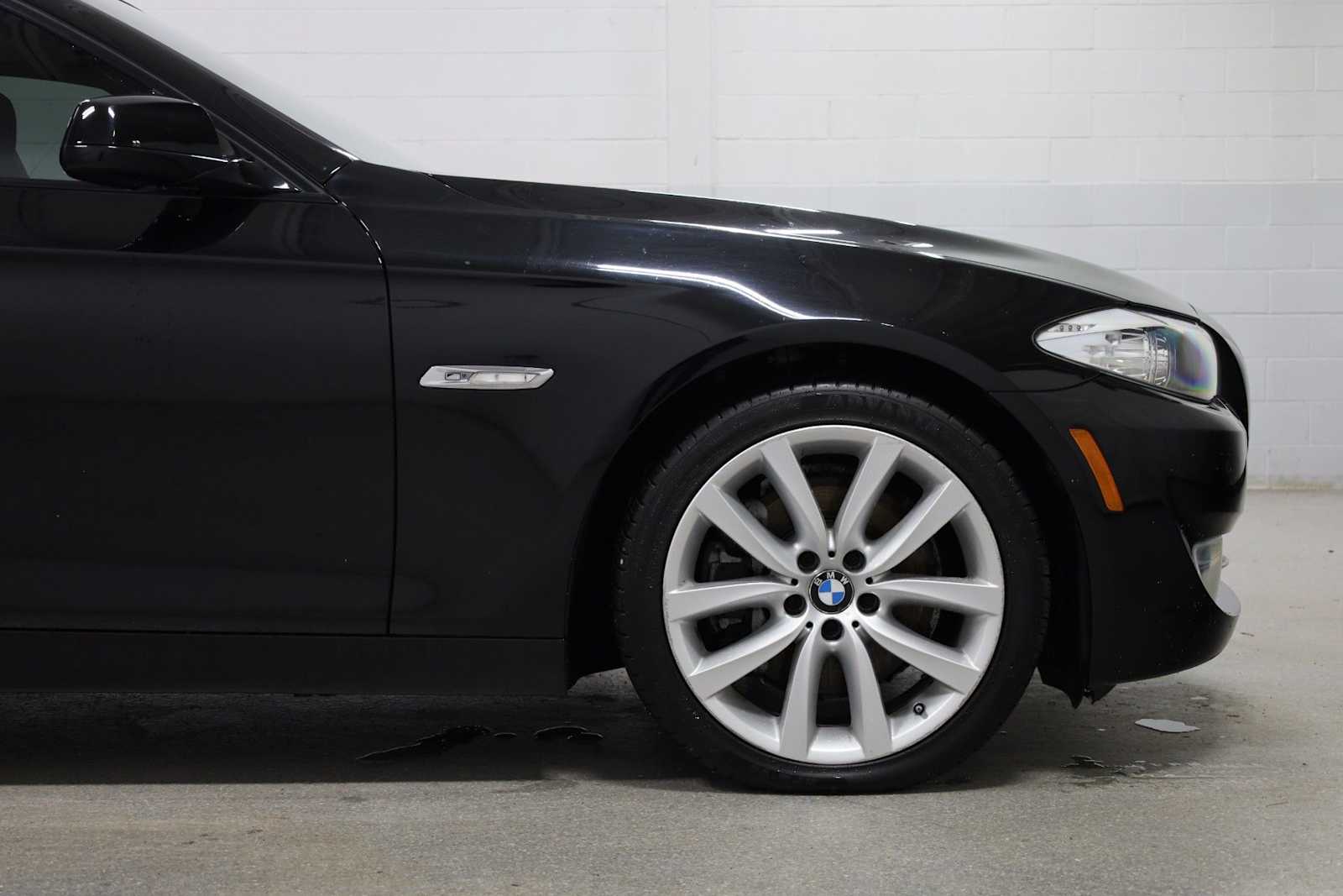 Thumbnail: 2011 BMW 5 Series - 11