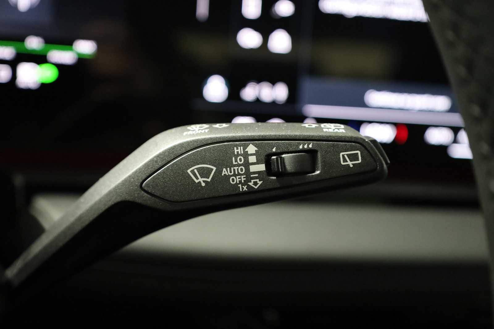 Thumbnail: 2025 Audi Q6 e-tron - 27