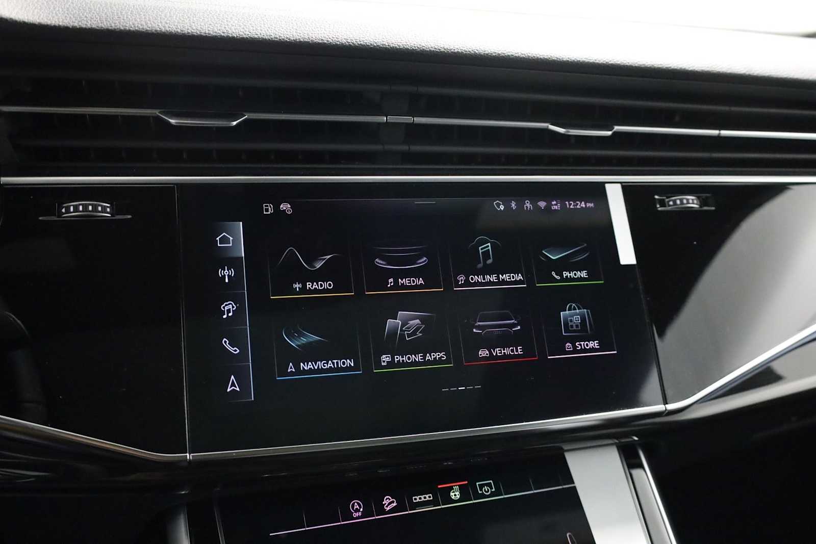 Thumbnail: 2026 Audi Q8 - 30