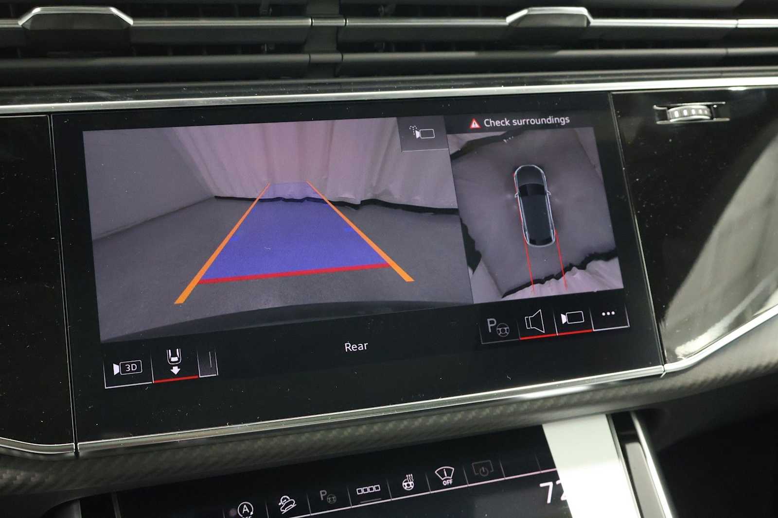 Thumbnail: 2026 Audi SQ8 - 32