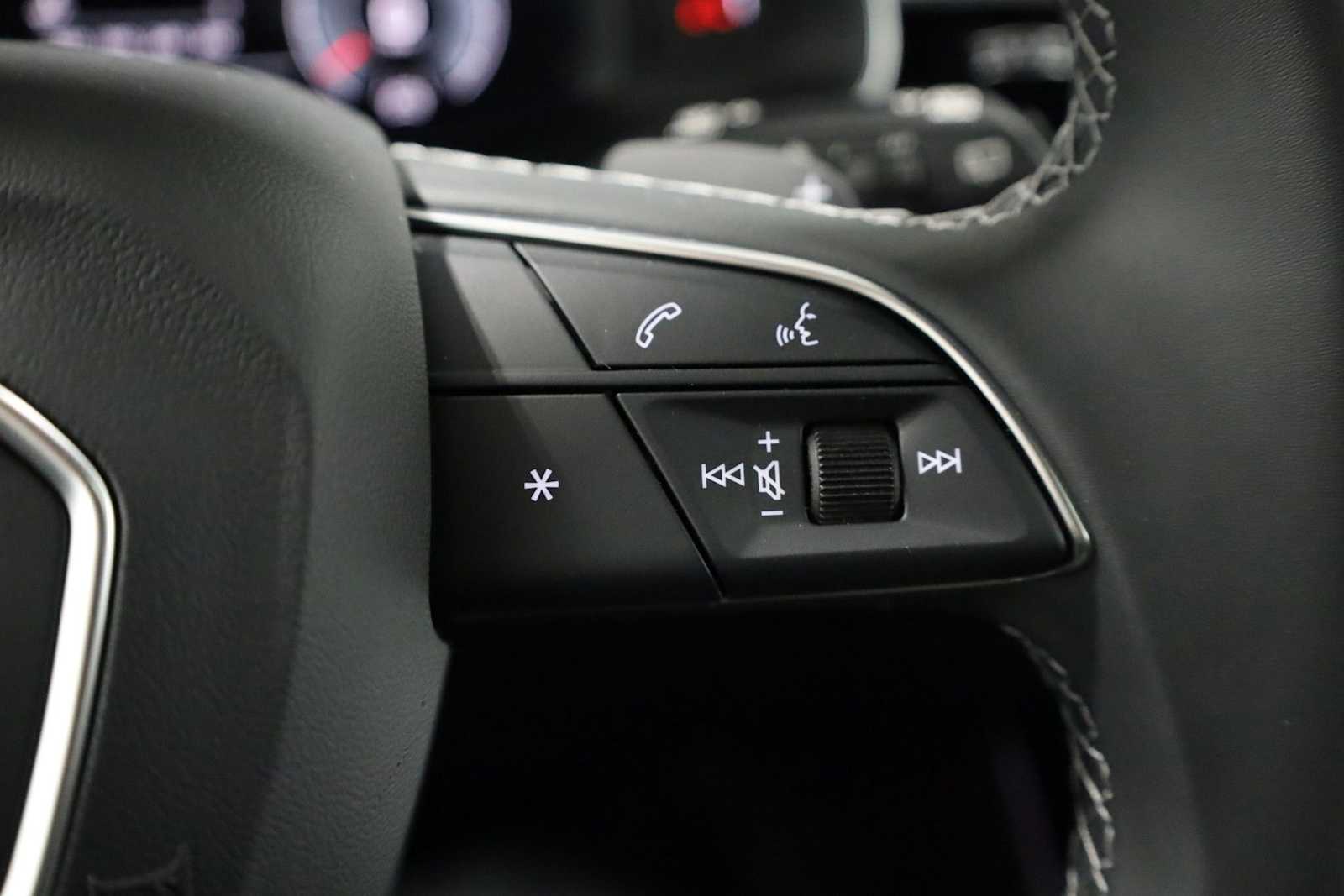 Thumbnail: 2026 Audi Q8 - 26