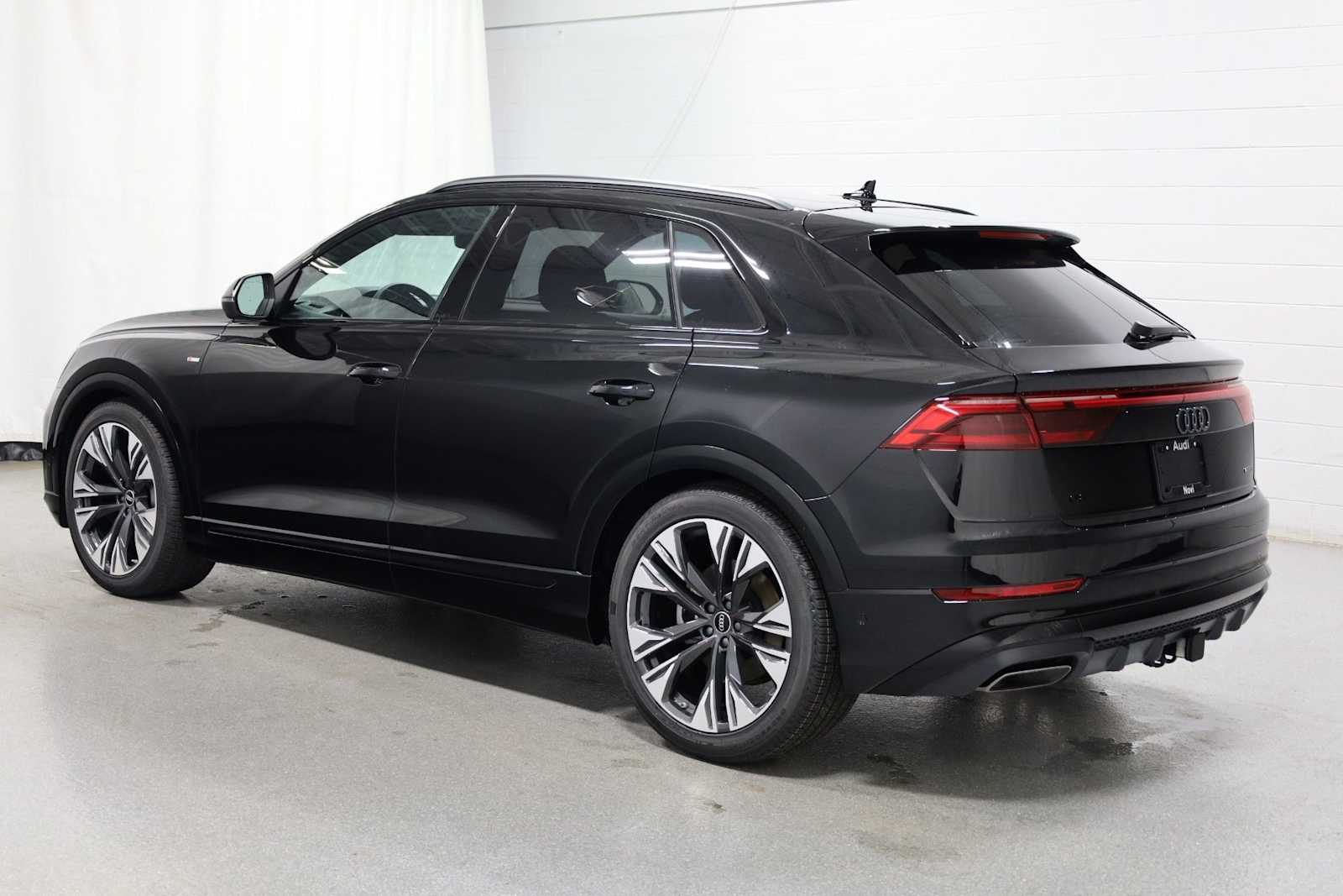 Thumbnail: 2026 Audi Q8 - 3
