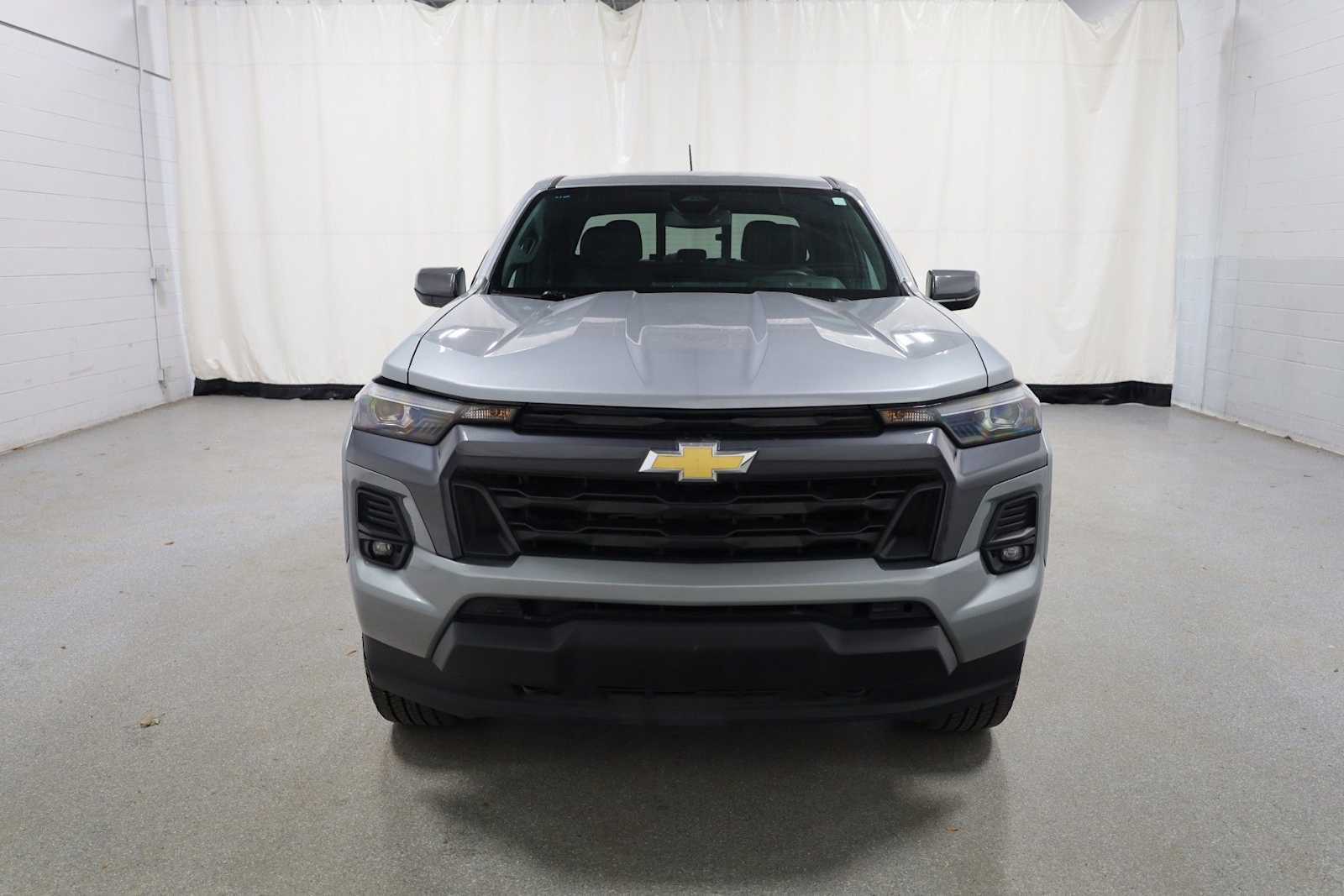 Thumbnail: 2023 Chevrolet Colorado - 14