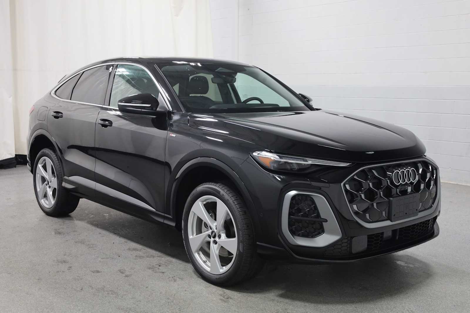 Thumbnail: 2025 Audi Q5 - 13