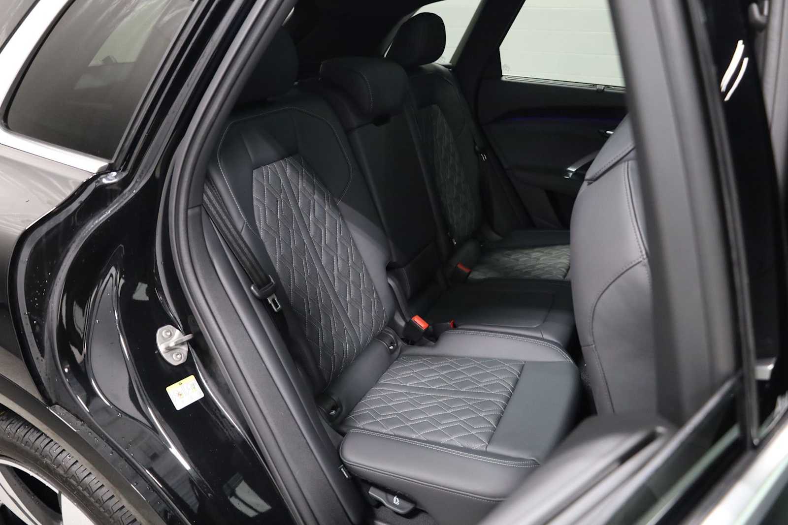 Thumbnail: 2025 Audi SQ5 - 34