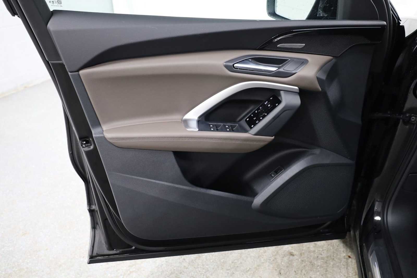 Thumbnail: 2025 Audi Q5 - 16