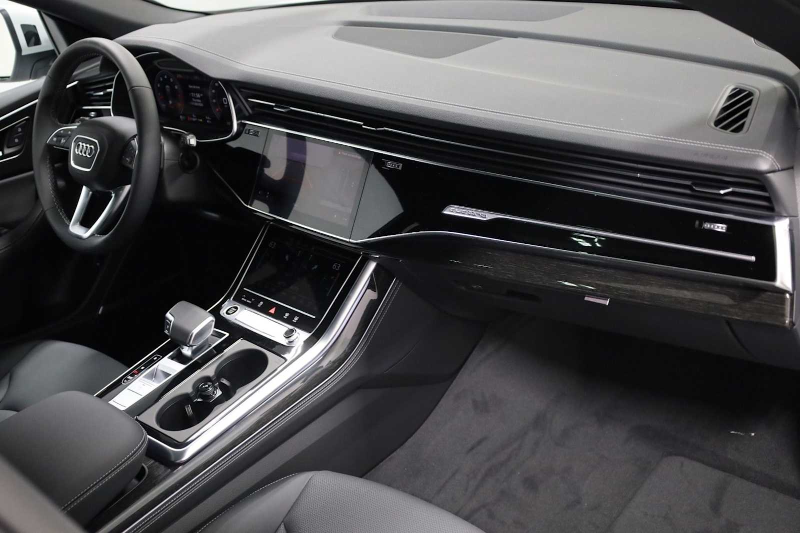 Thumbnail: 2026 Audi Q8 - 6