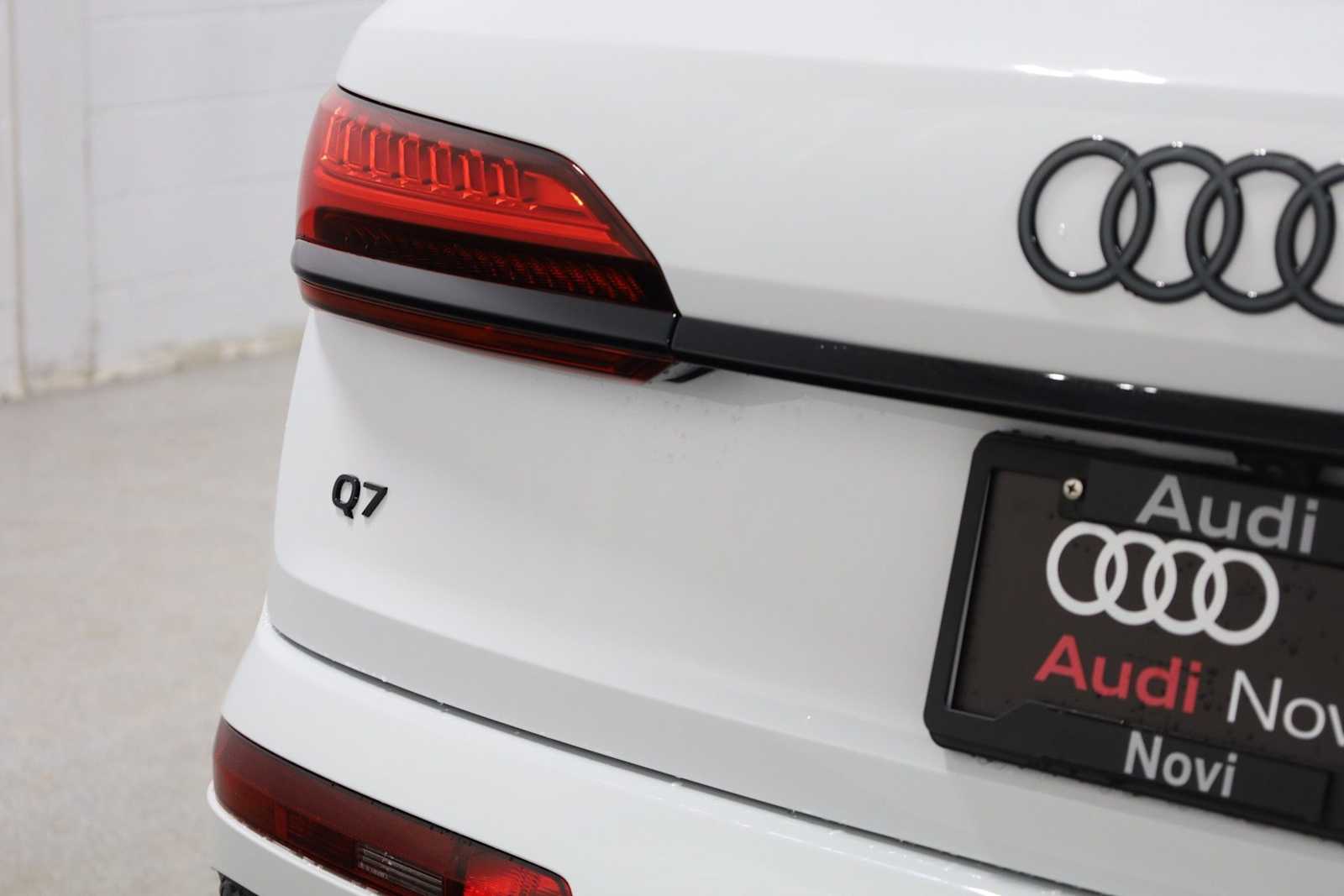 Thumbnail: 2026 Audi Q7 - 8