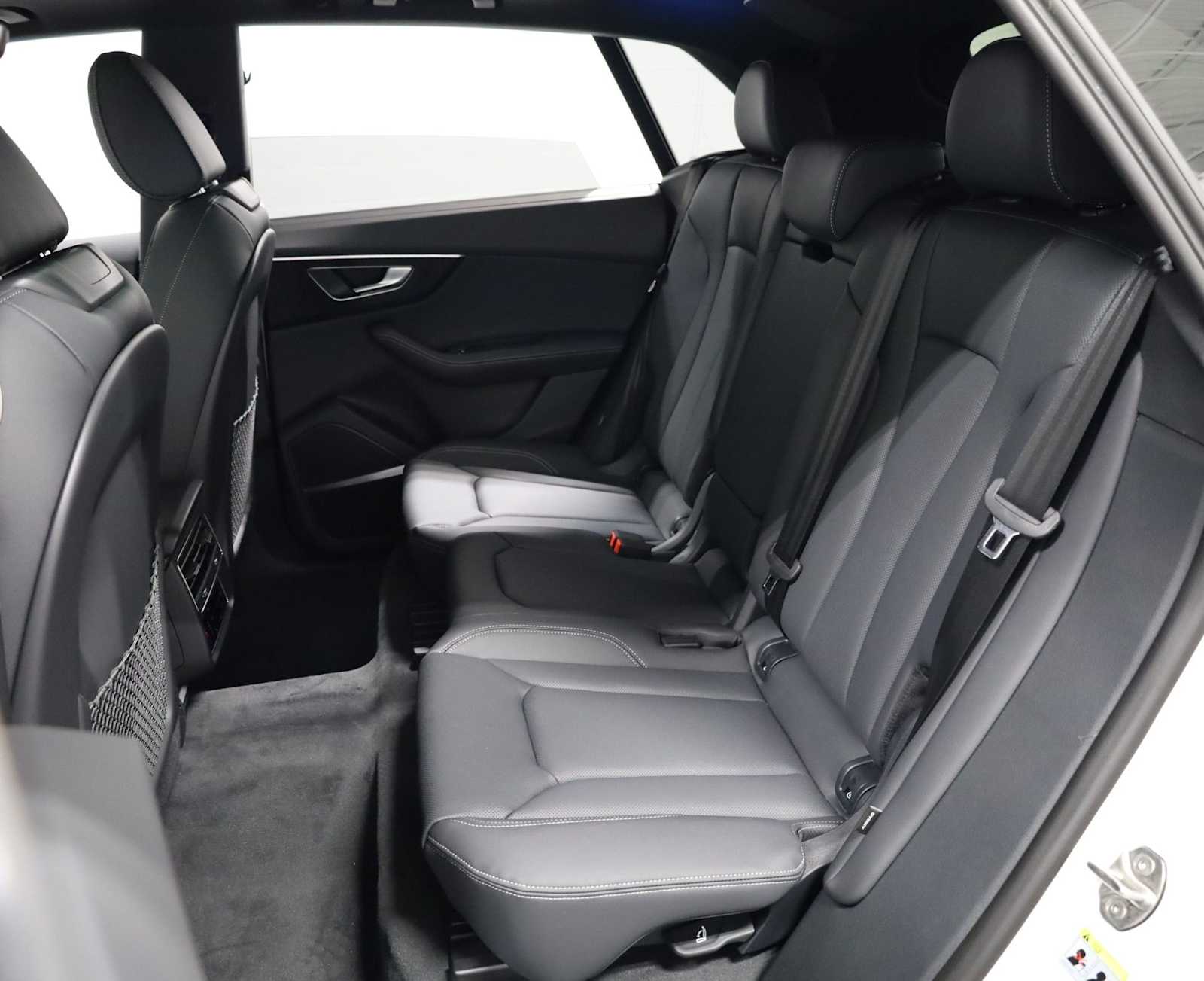 Thumbnail: 2026 Audi Q8 - 34