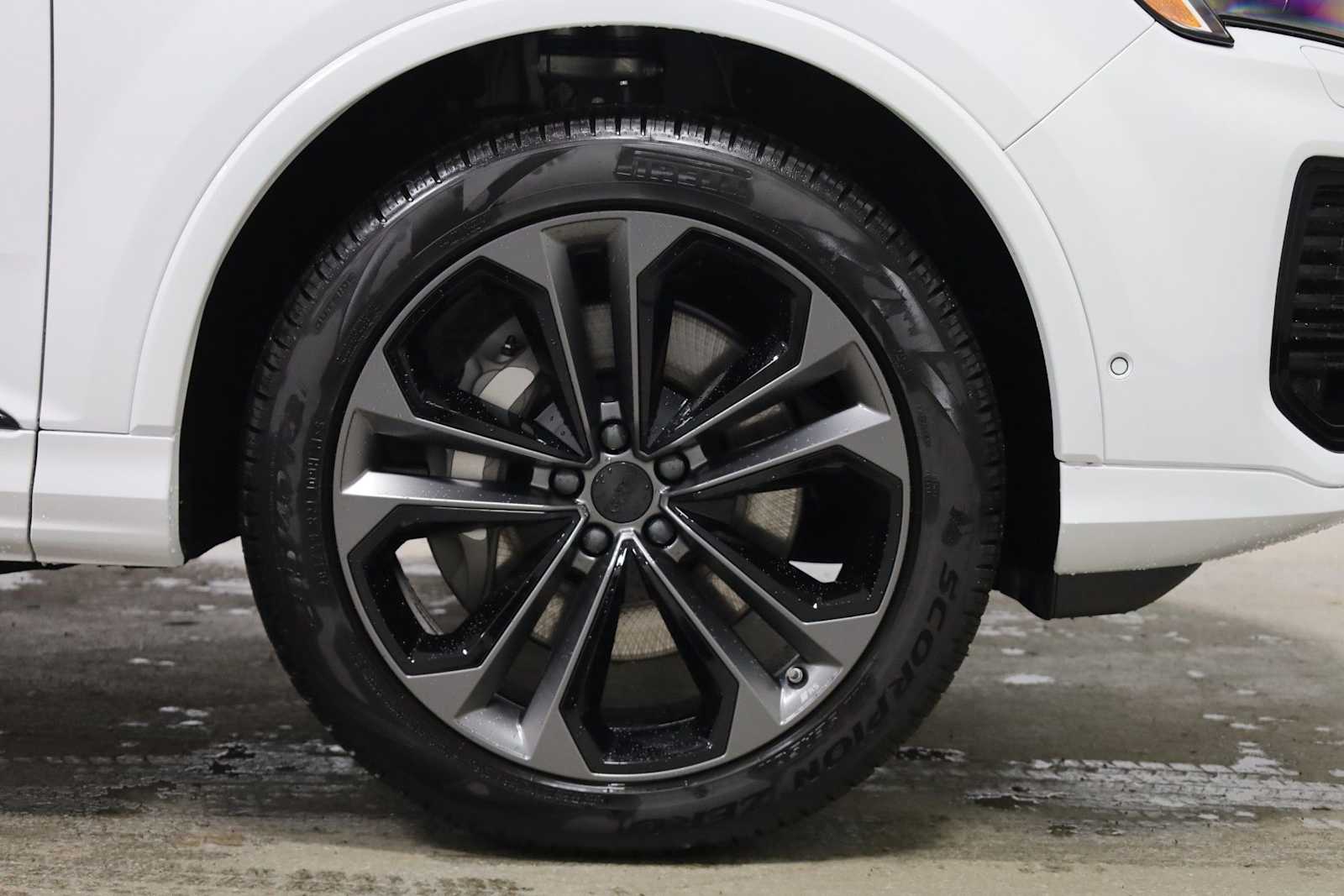 Thumbnail: 2026 Audi Q7 - 12