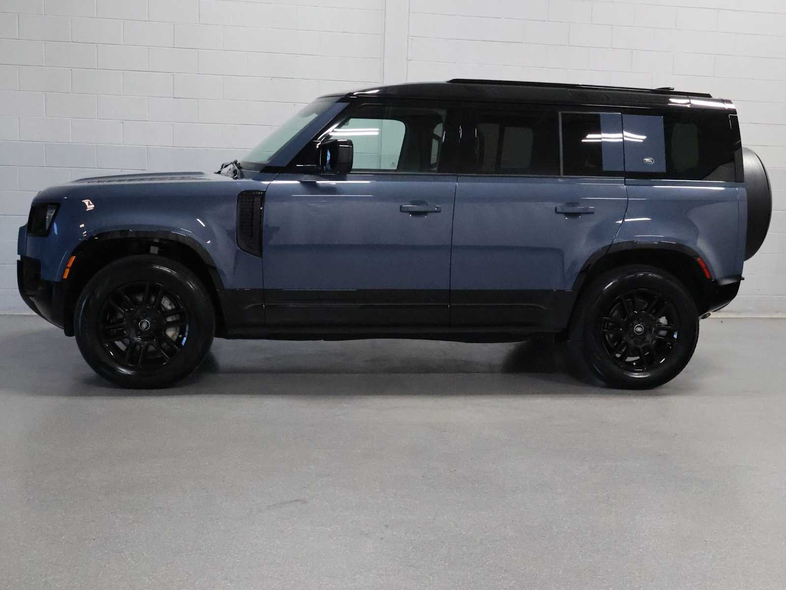 Thumbnail: 2024 Land Rover Defender - 2