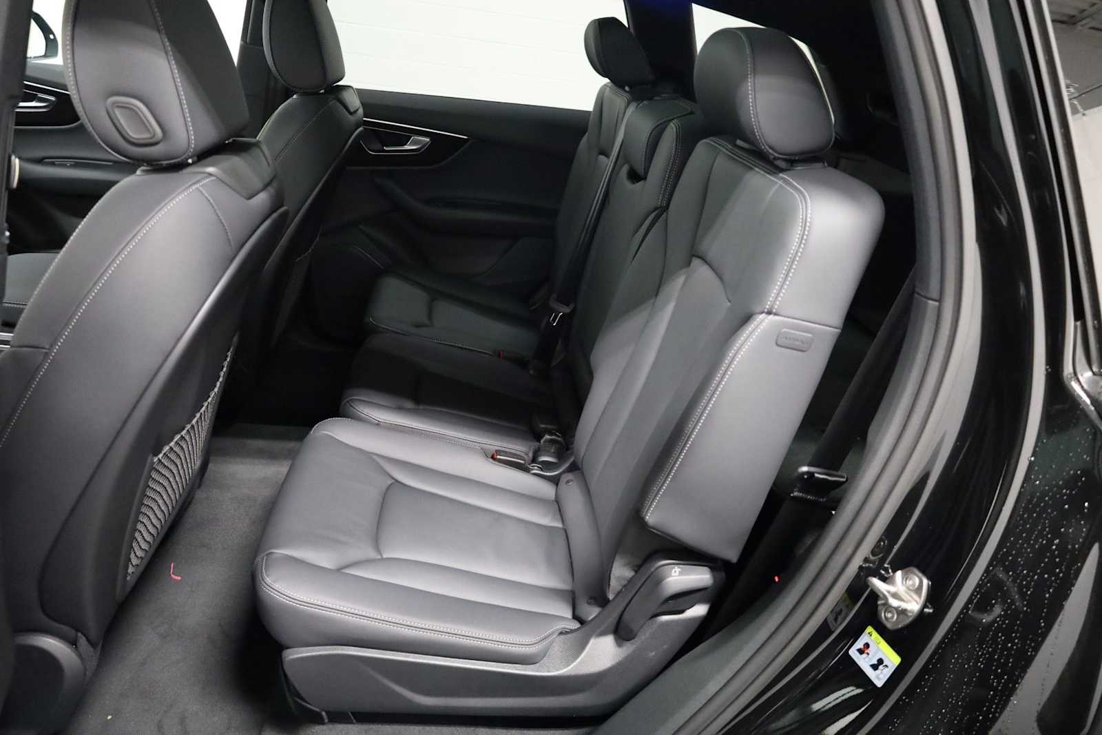 Thumbnail: 2026 Audi Q7 - 34