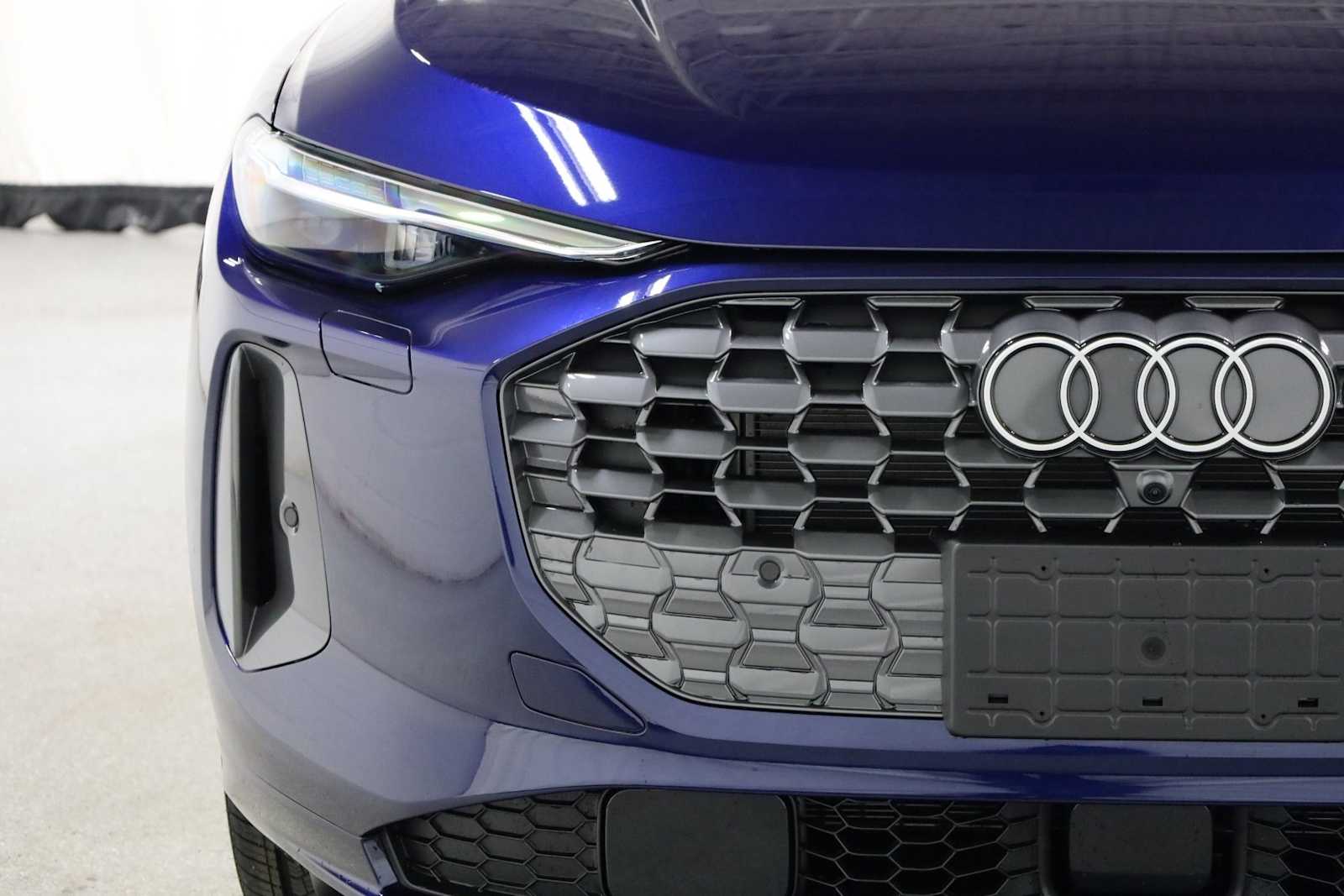 Thumbnail: 2025 Audi Q5 - 15