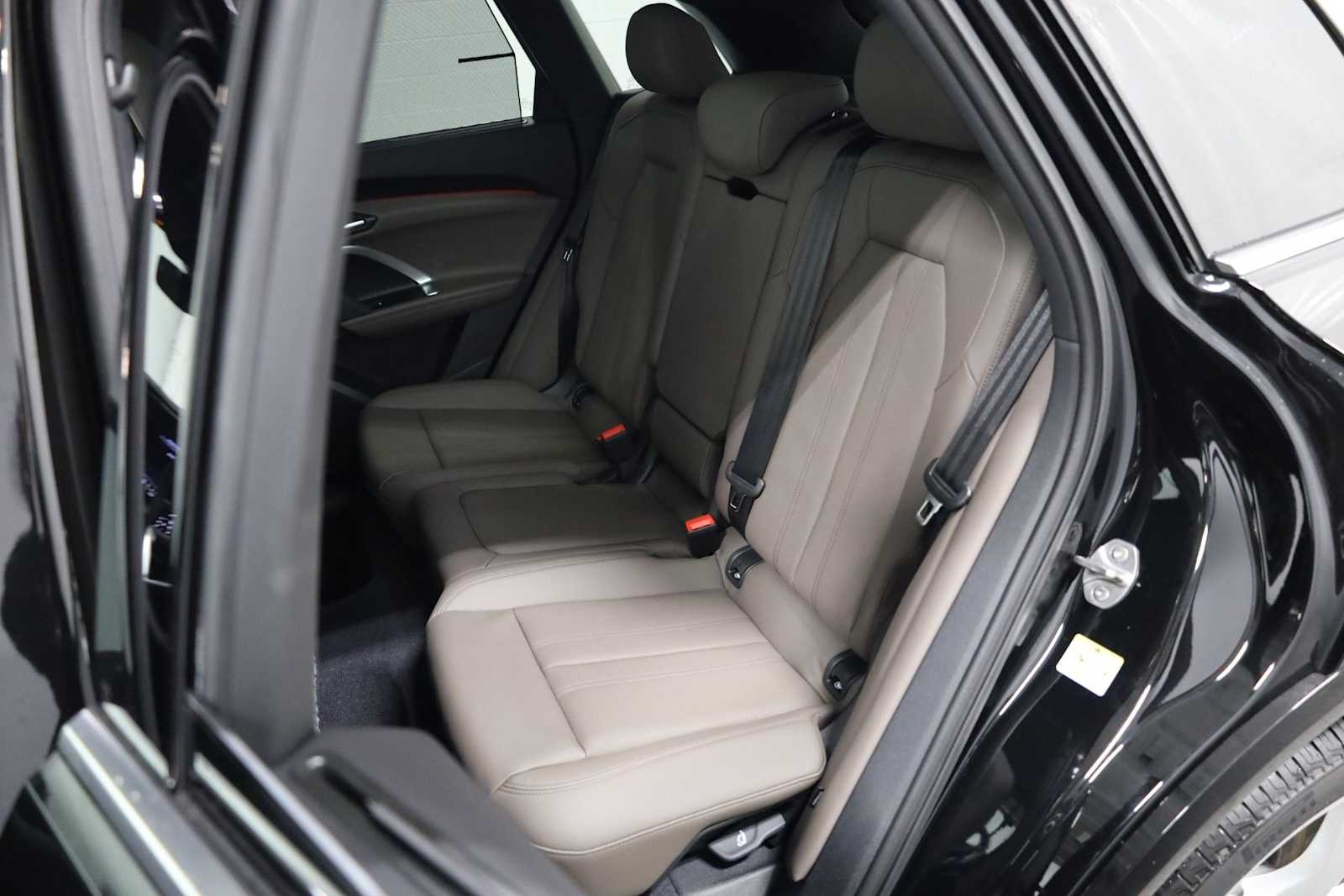 Thumbnail: 2025 Audi Q5 - 33