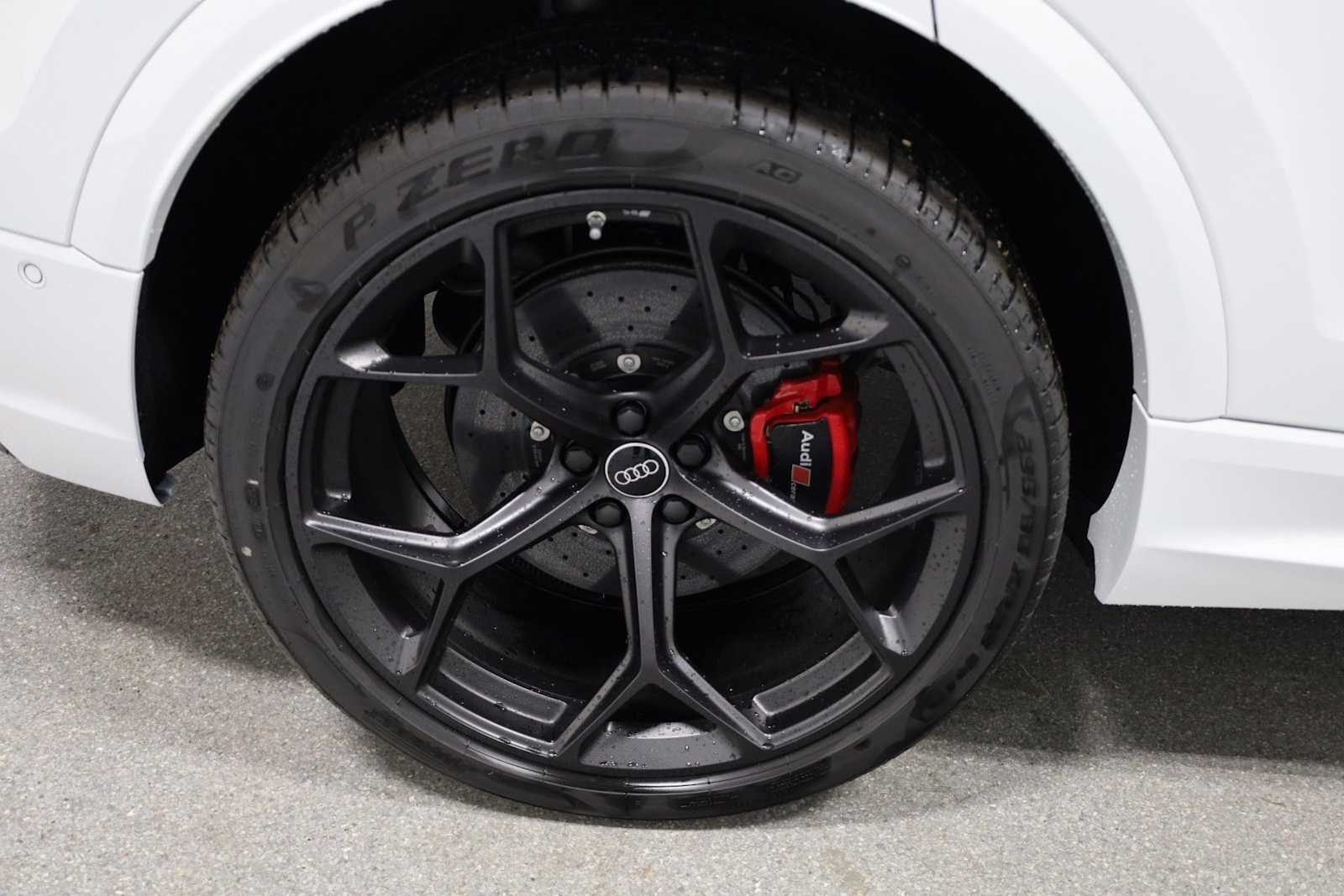 Thumbnail: 2026 Audi RS Q8 - 35