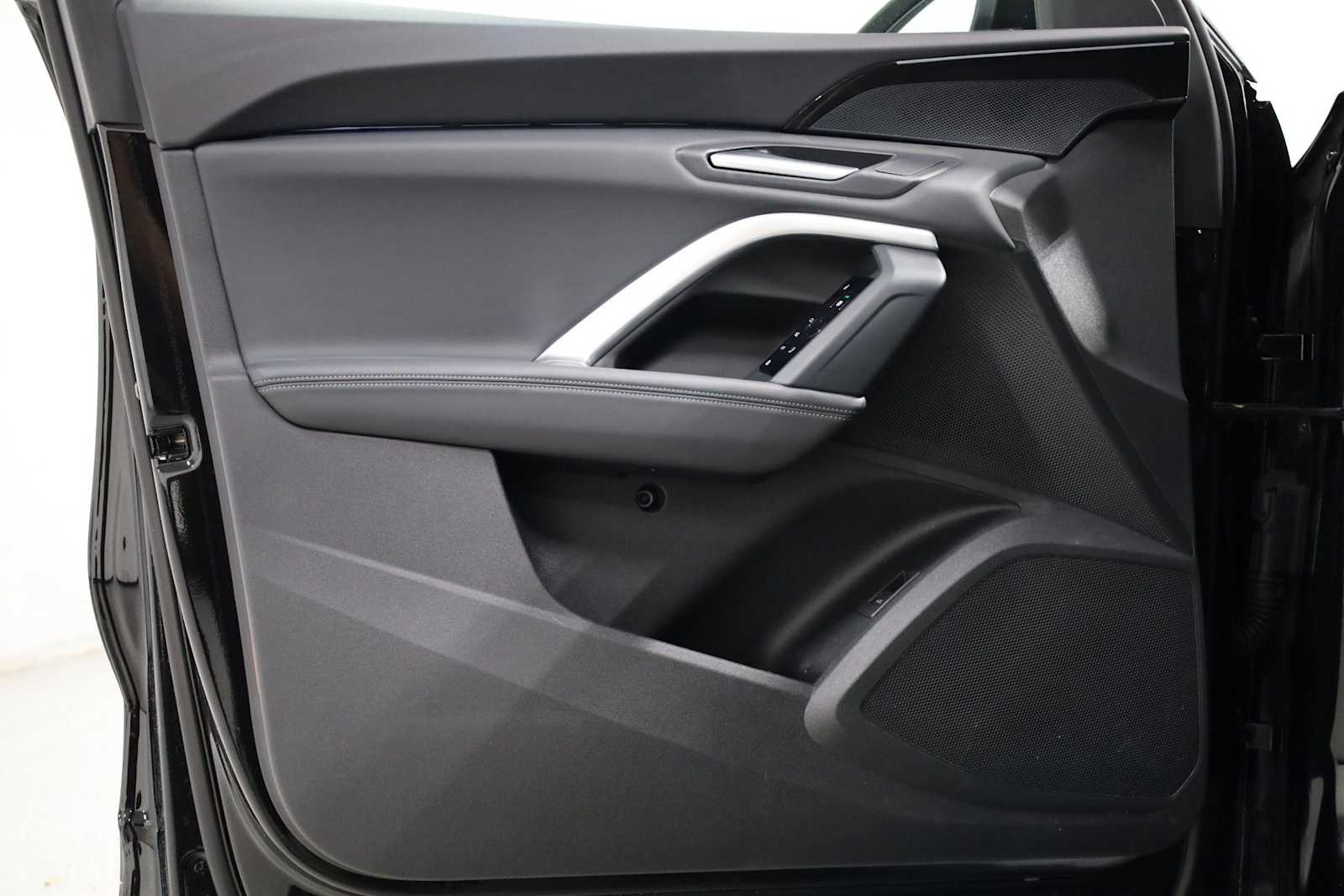 Thumbnail: 2025 Audi Q5 - 16