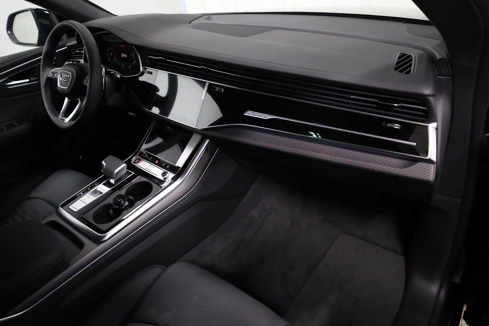 Thumbnail: 2026 Audi RS Q8 - 6