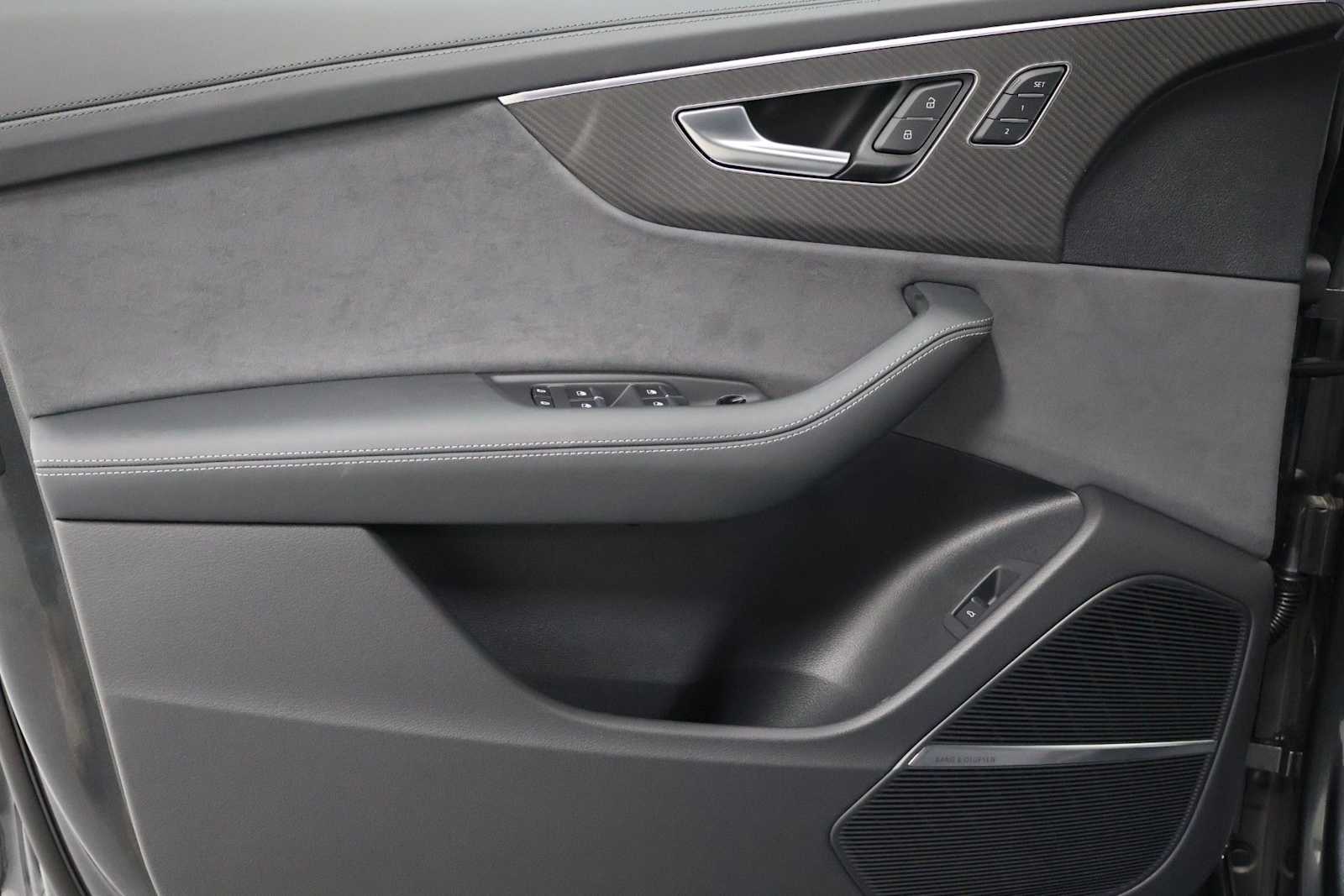 Thumbnail: 2026 Audi SQ8 - 16