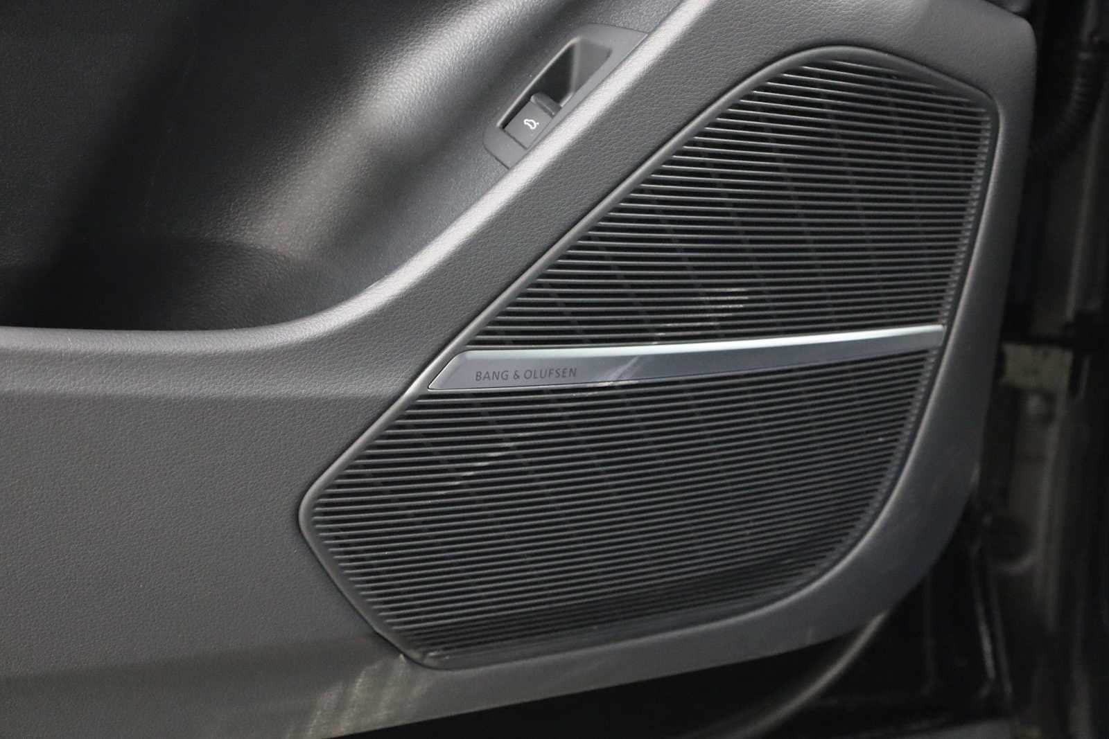 Thumbnail: 2026 Audi Q8 - 17