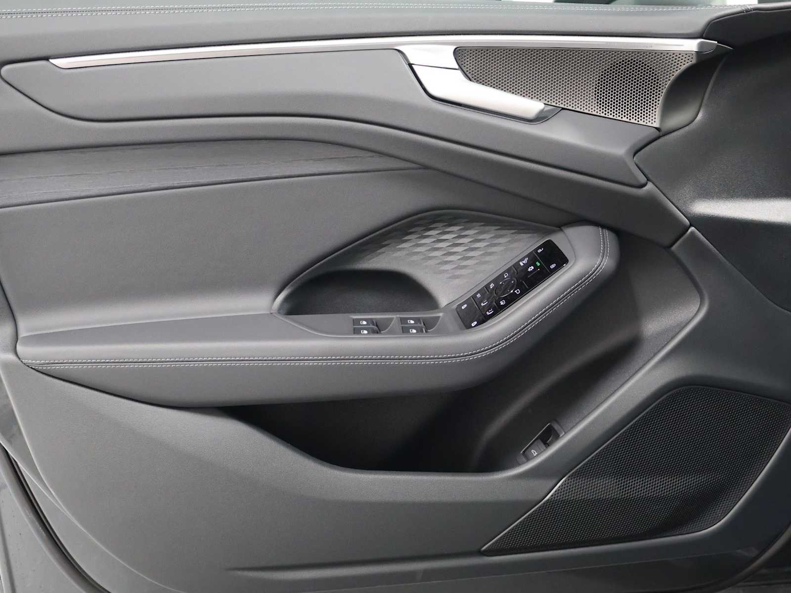 Thumbnail: 2026 Audi A6 - 16
