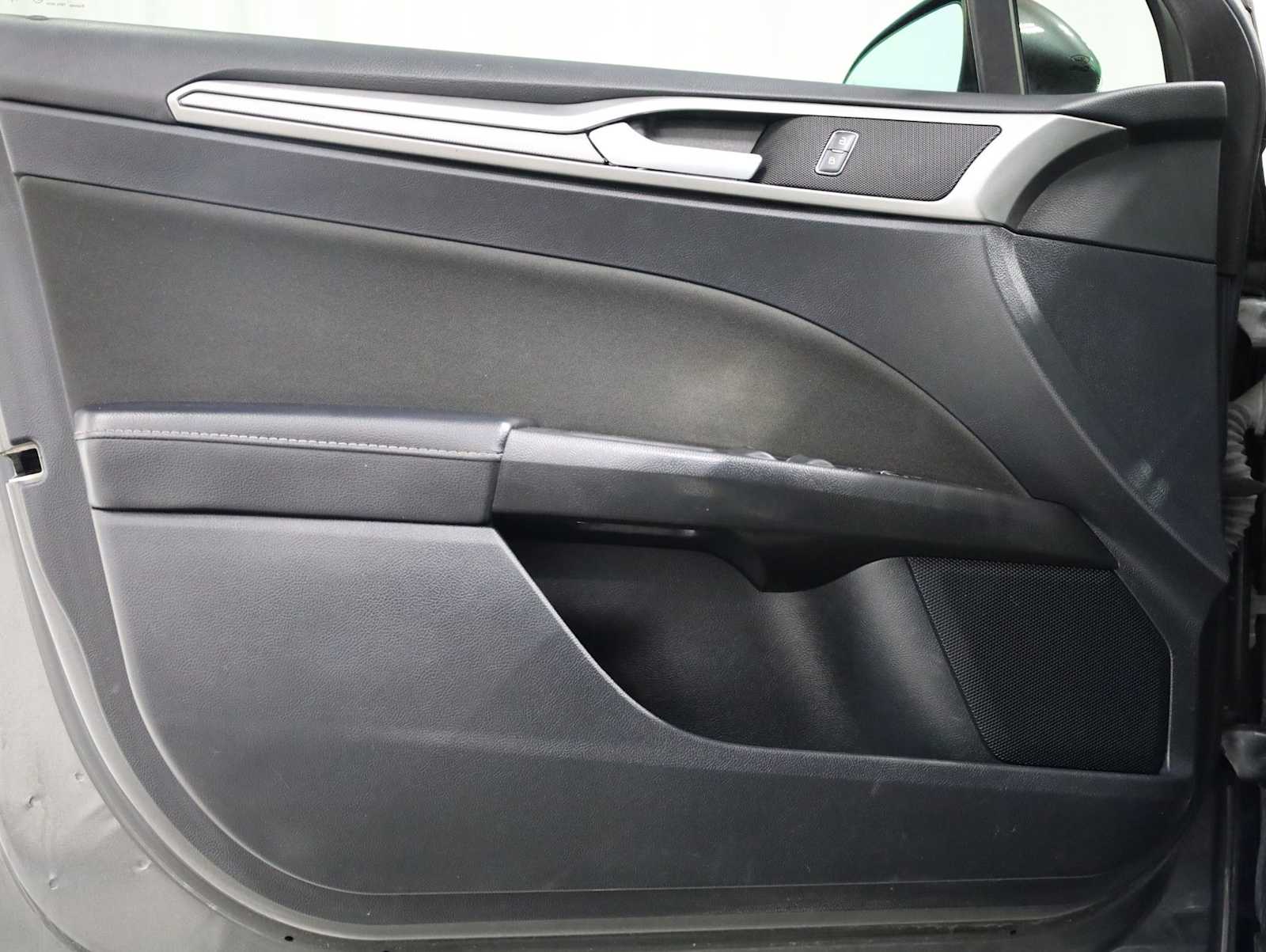 Thumbnail: 2019 Ford Fusion - 16