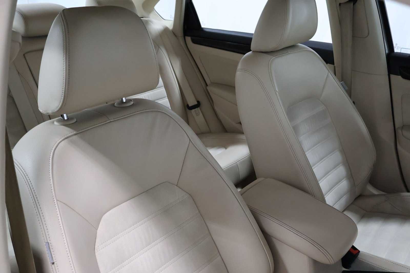 Thumbnail: 2015 Volkswagen Passat - 20