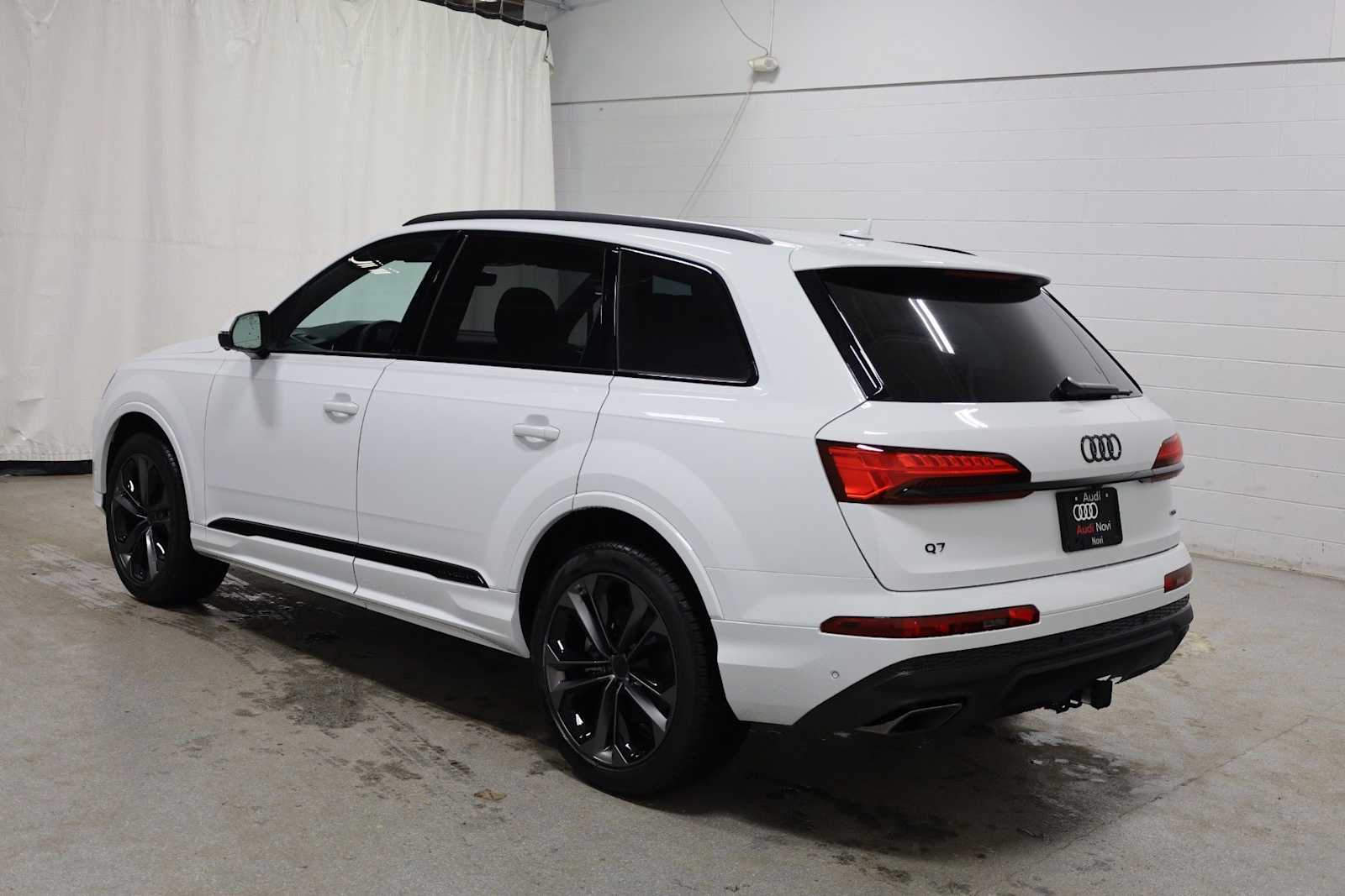 Thumbnail: 2026 Audi Q7 - 3
