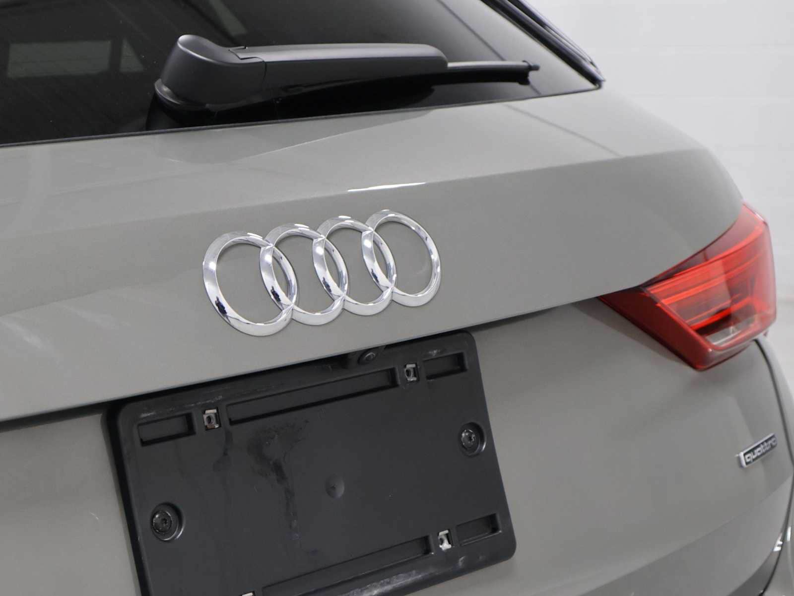 Thumbnail: 2023 Audi Q3 - 8